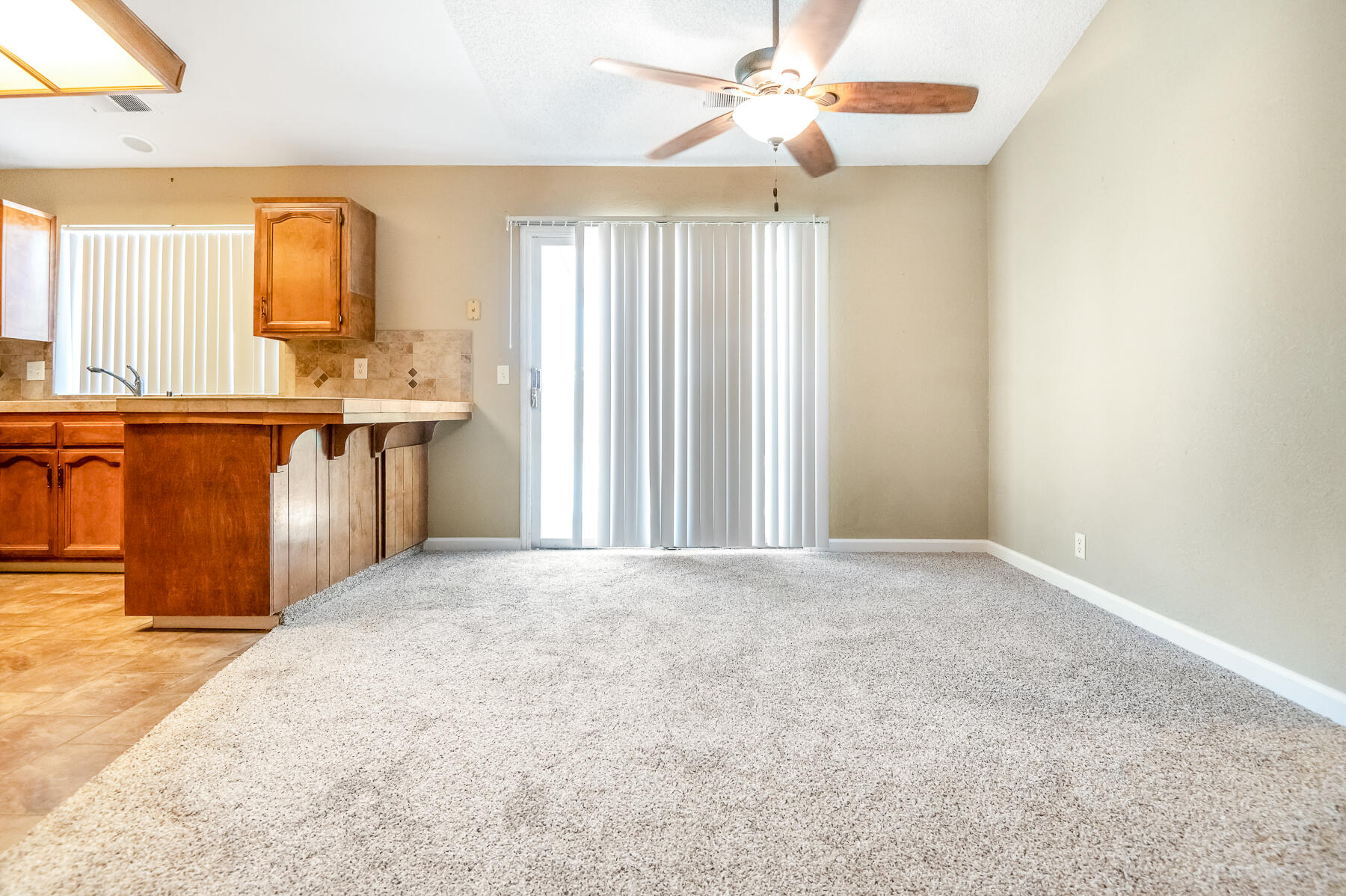 1282 E Ben Franklin Ave, Tulare, CA 93274