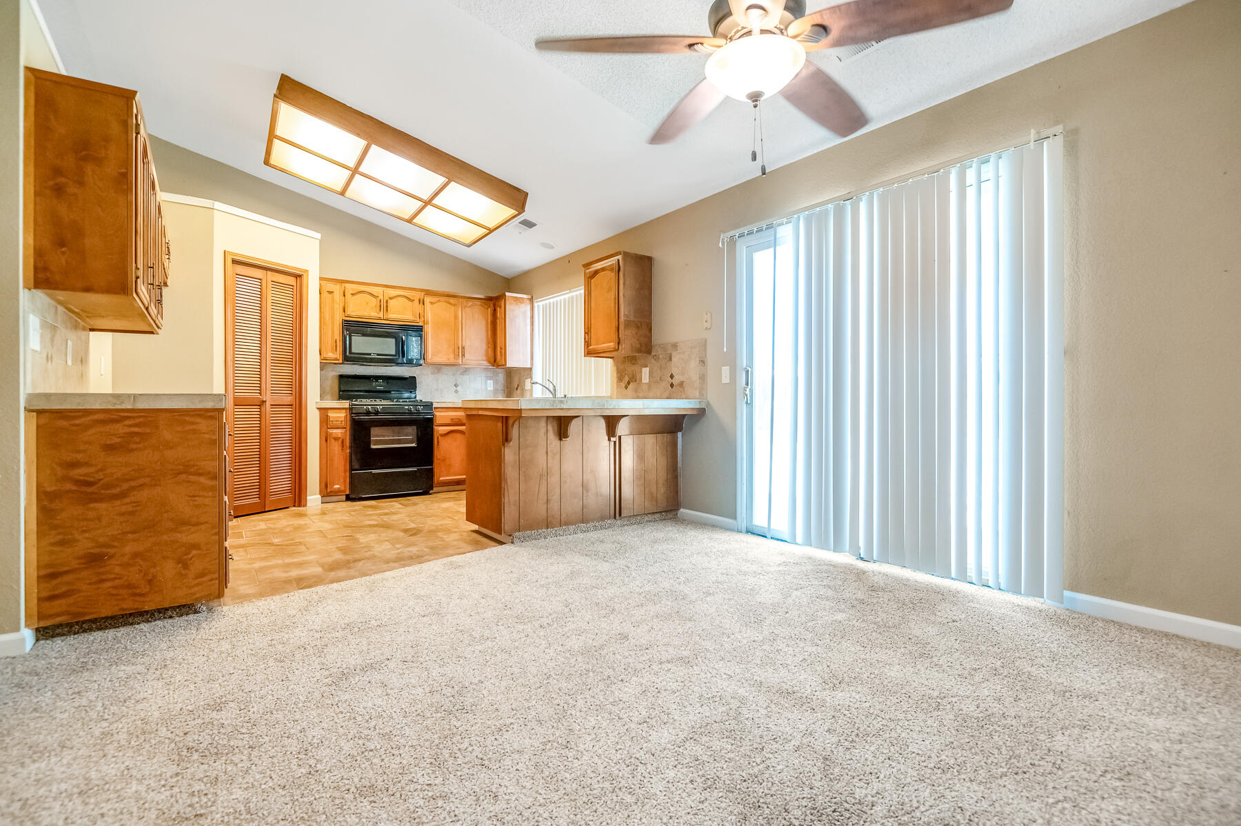 1282 E Ben Franklin Ave, Tulare, CA 93274