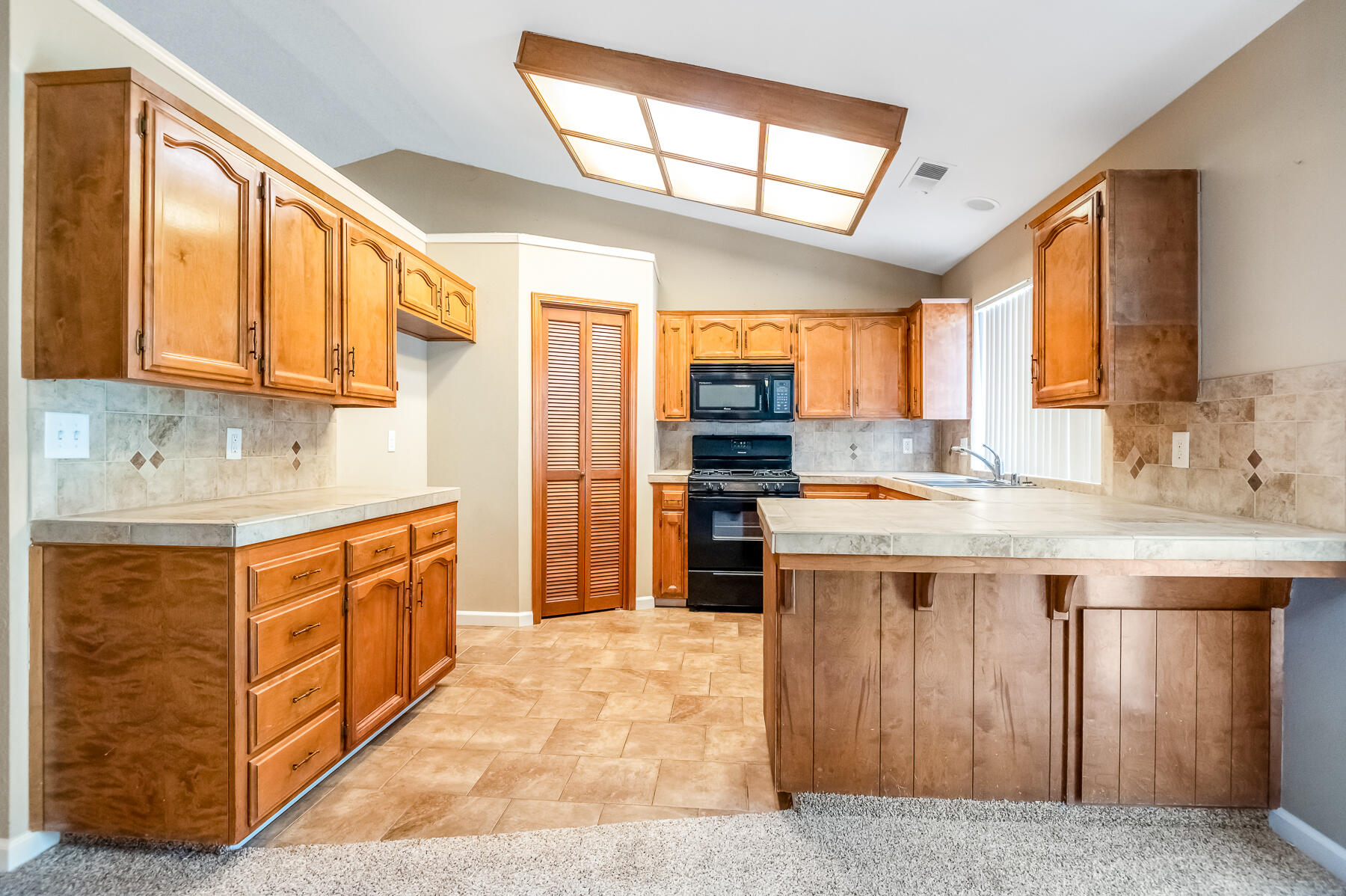 1282 E Ben Franklin Ave, Tulare, CA 93274