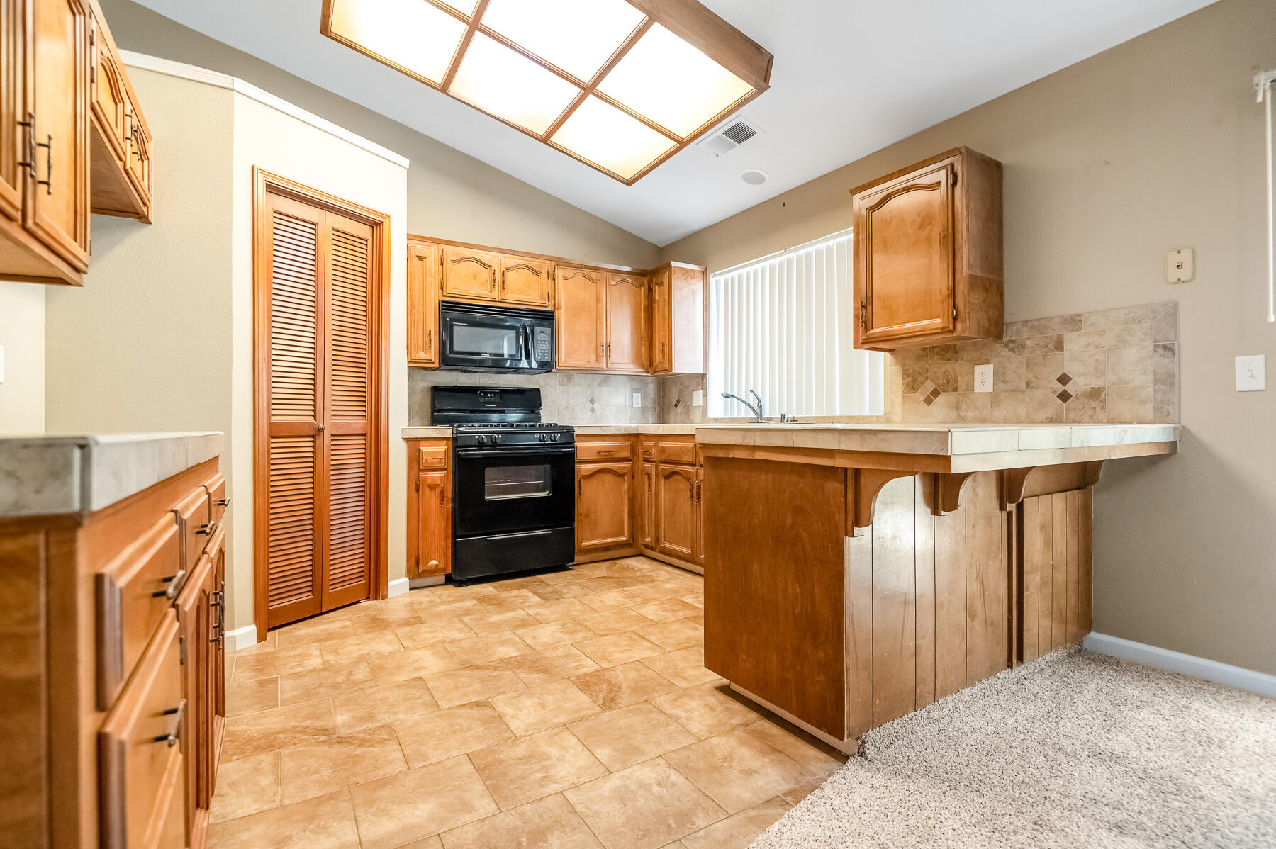 1282 E Ben Franklin Ave, Tulare, CA 93274