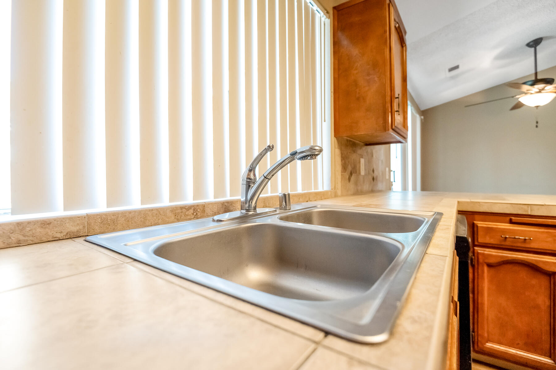 1282 E Ben Franklin Ave, Tulare, CA 93274