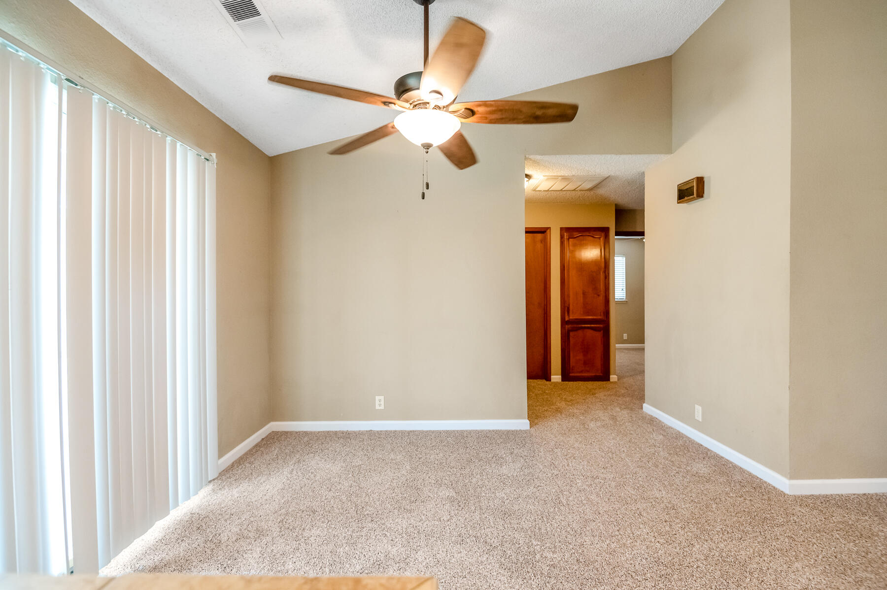 1282 E Ben Franklin Ave, Tulare, CA 93274