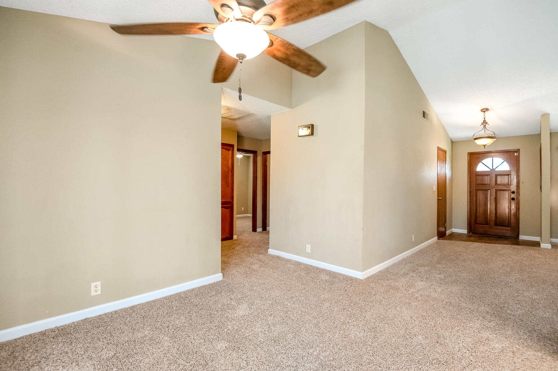 1282 E Ben Franklin Ave, Tulare, CA 93274