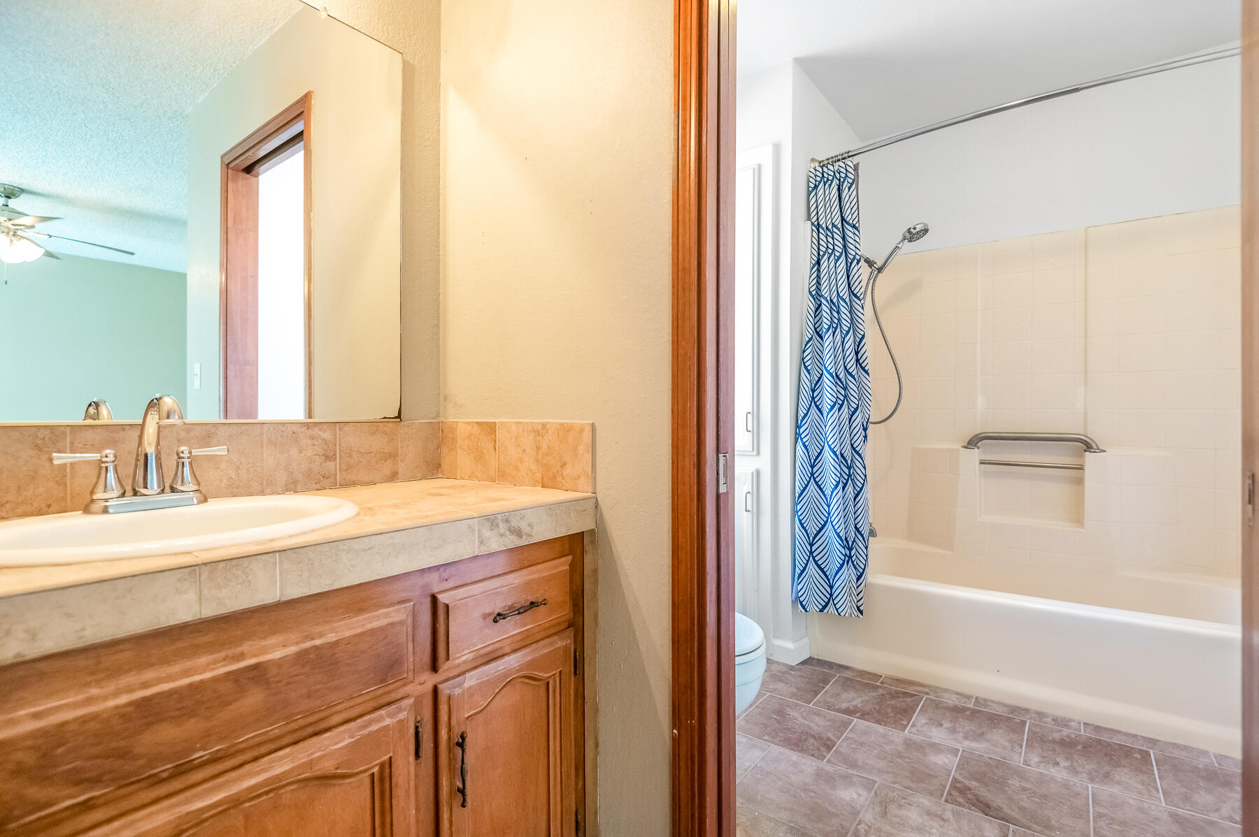 1282 E Ben Franklin Ave, Tulare, CA 93274