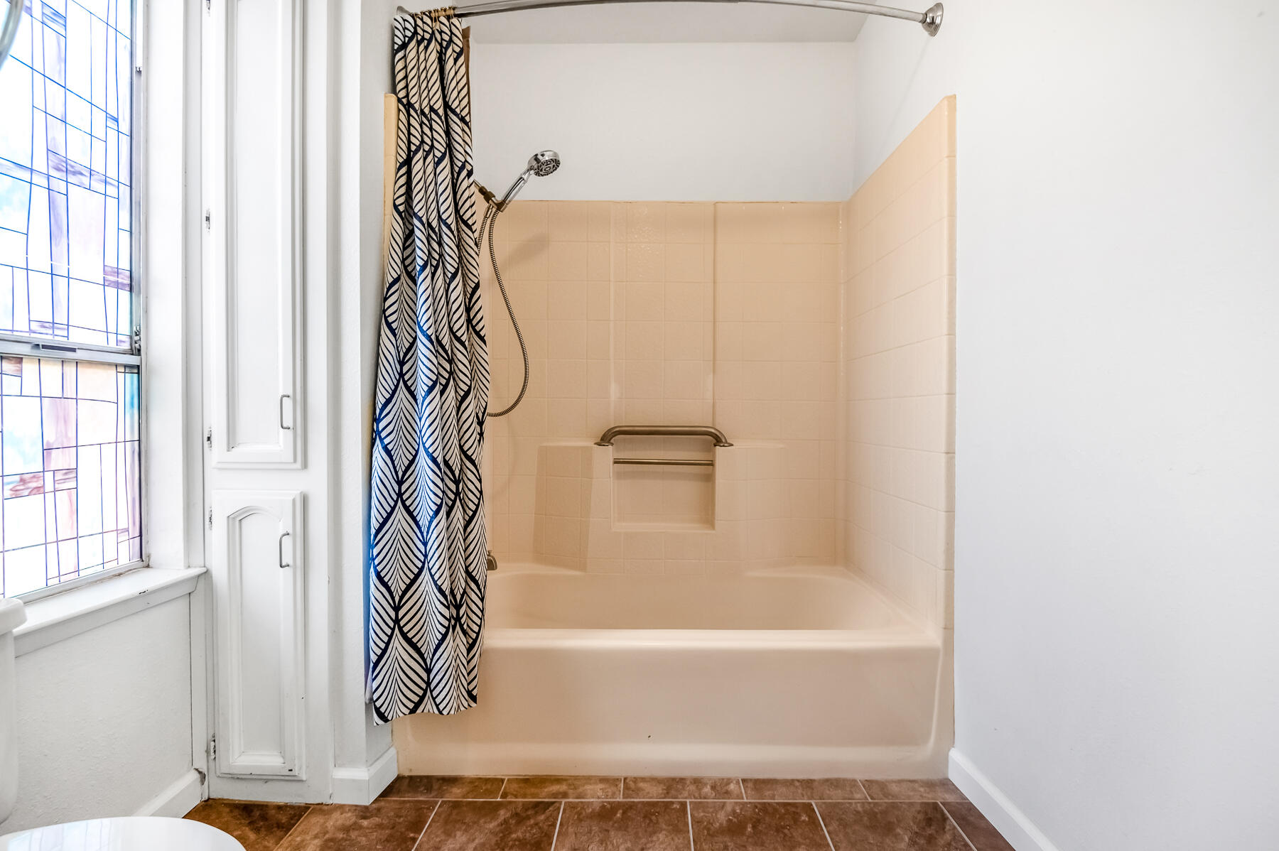 1282 E Ben Franklin Ave, Tulare, CA 93274