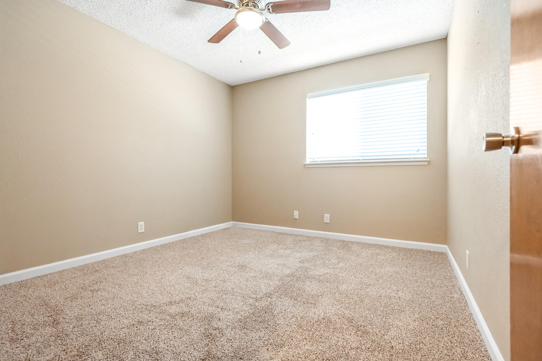 1282 E Ben Franklin Ave, Tulare, CA 93274