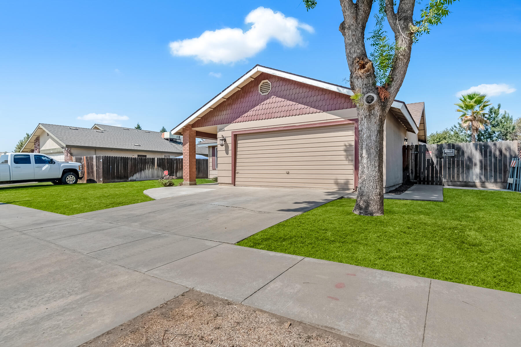 1282 E Ben Franklin Ave, Tulare, CA 93274