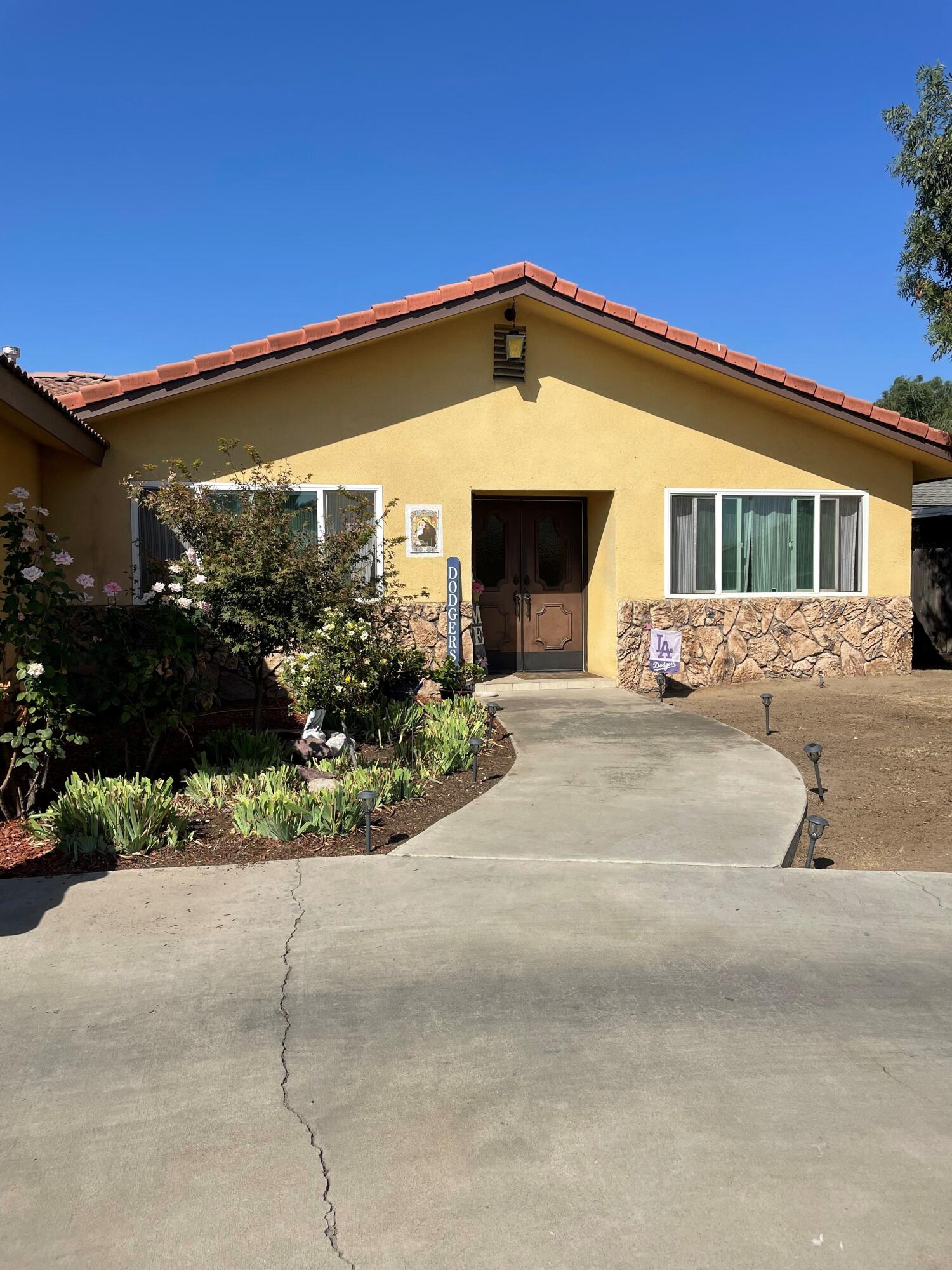 1625 S Lydia Dr, Tulare, CA 93274