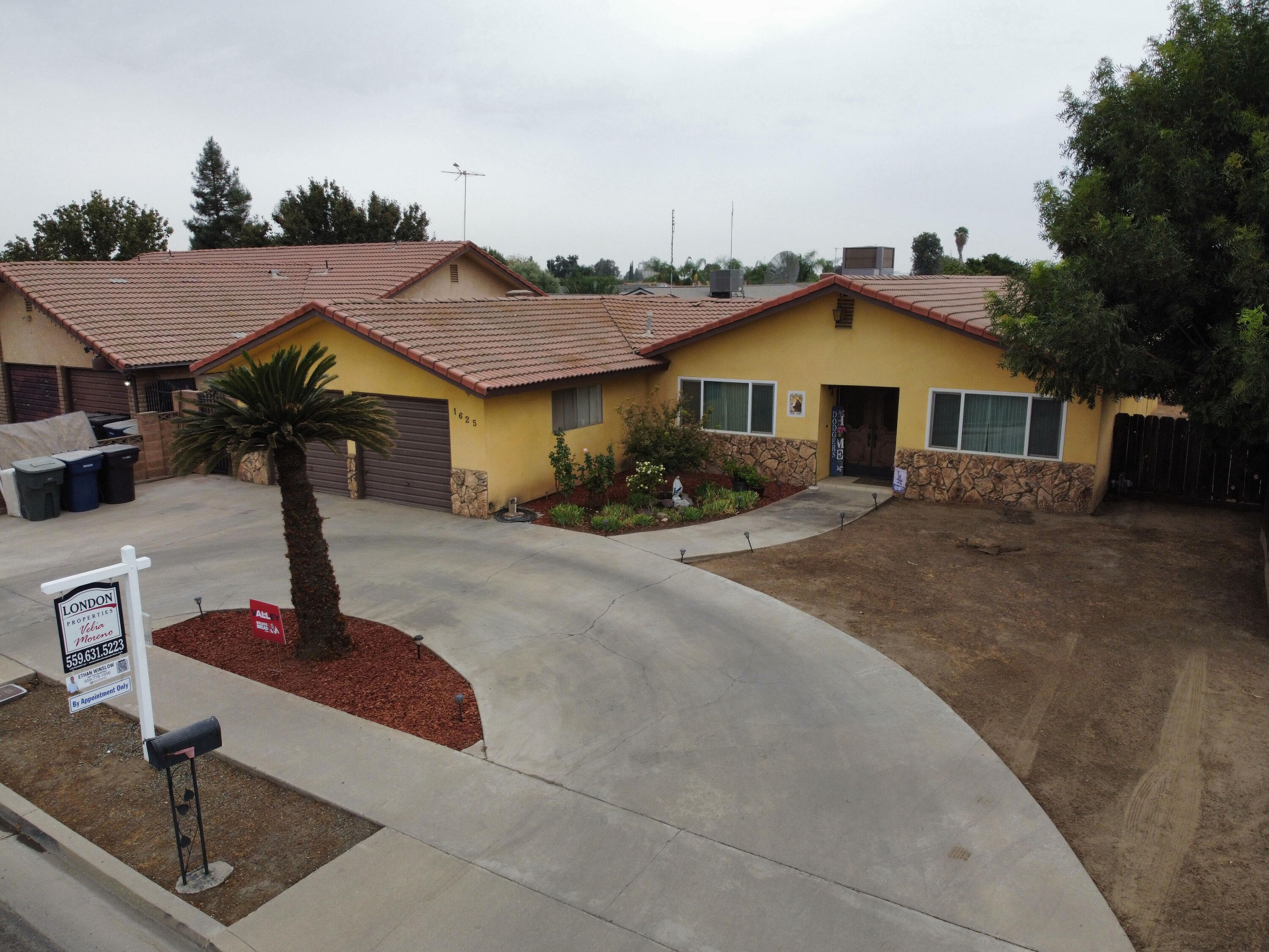 1625 S Lydia Dr, Tulare, CA 93274