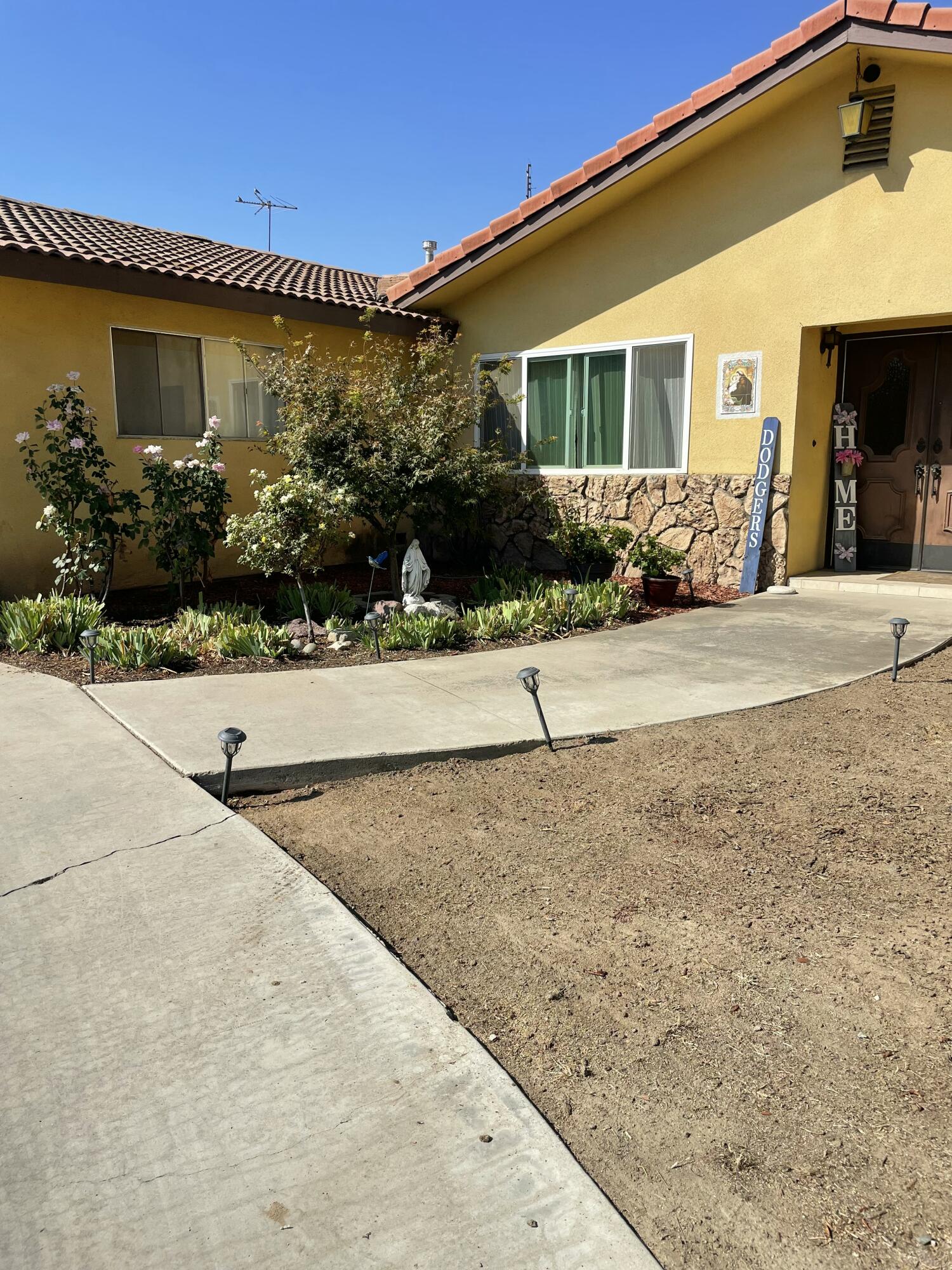 1625 S Lydia Dr, Tulare, CA 93274