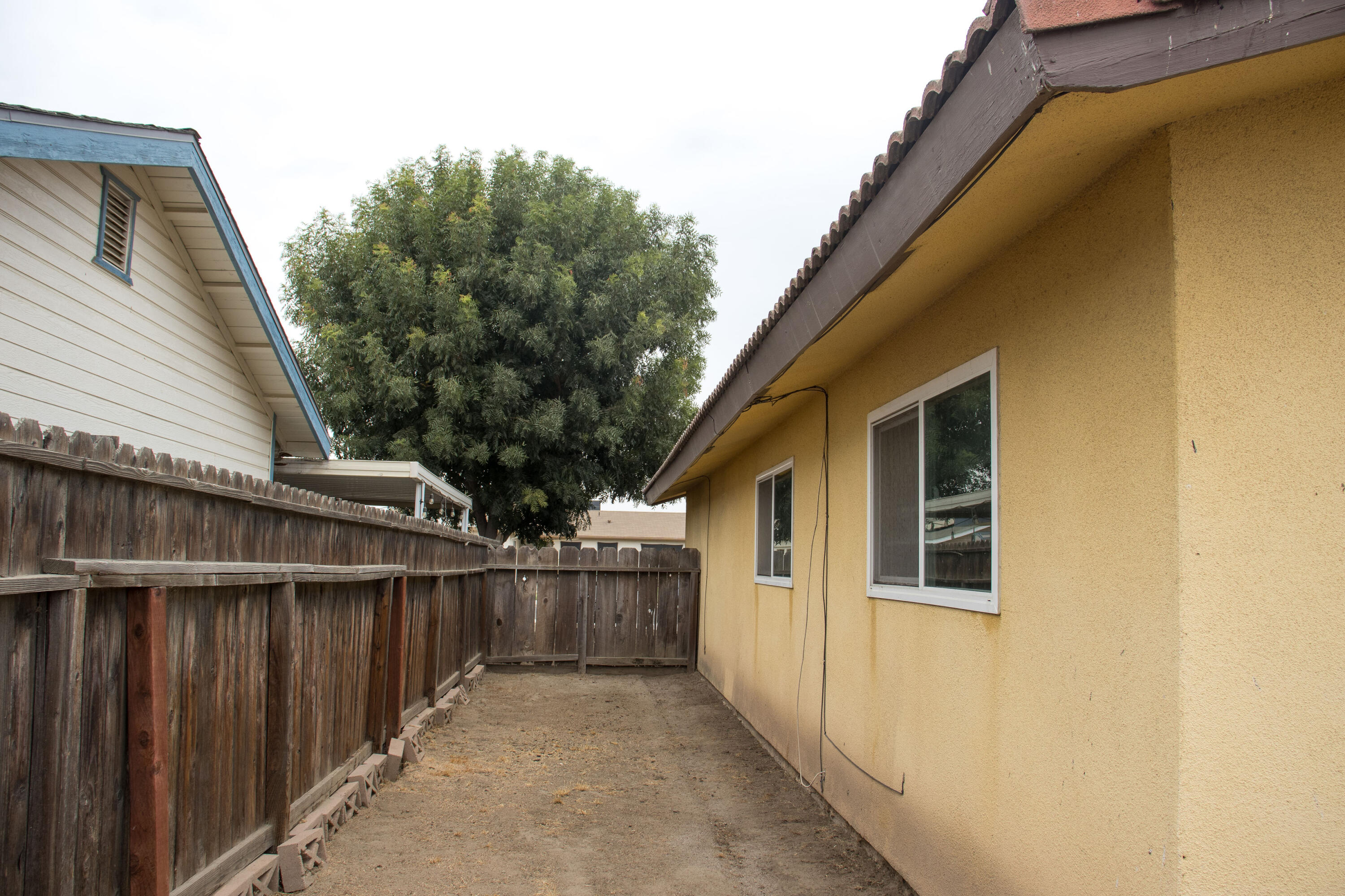 1625 S Lydia Dr, Tulare, CA 93274
