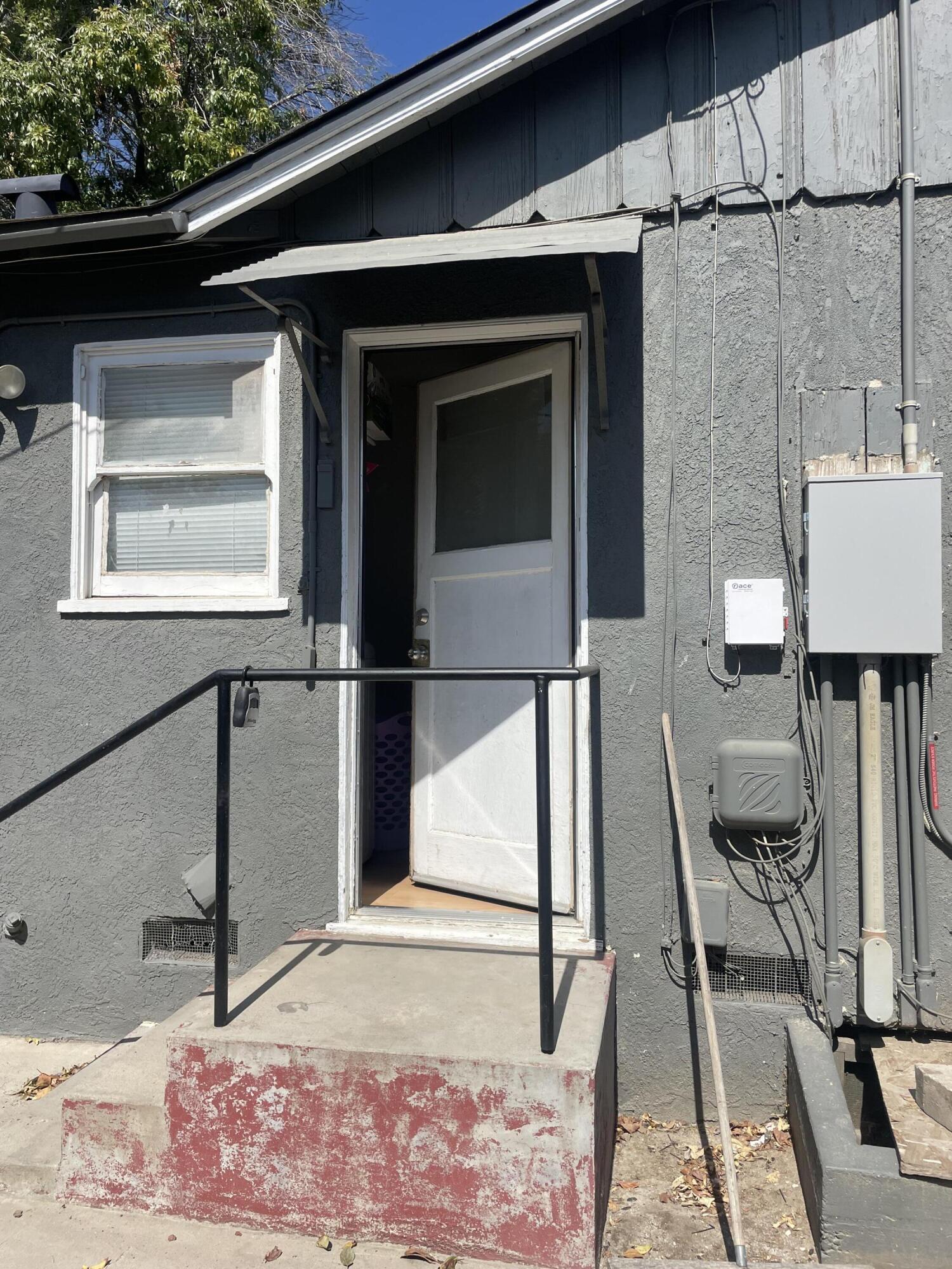 149 S Salida Pl, Tulare, CA 93274