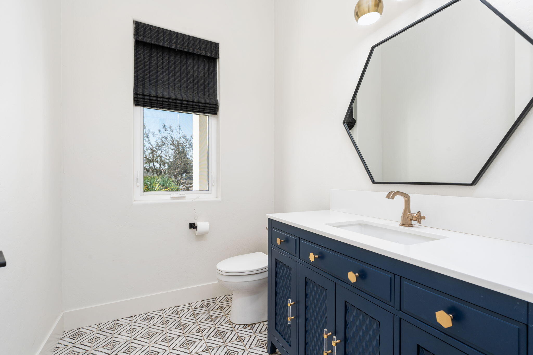 2222 Diamante Dr, Tulare, CA 93274