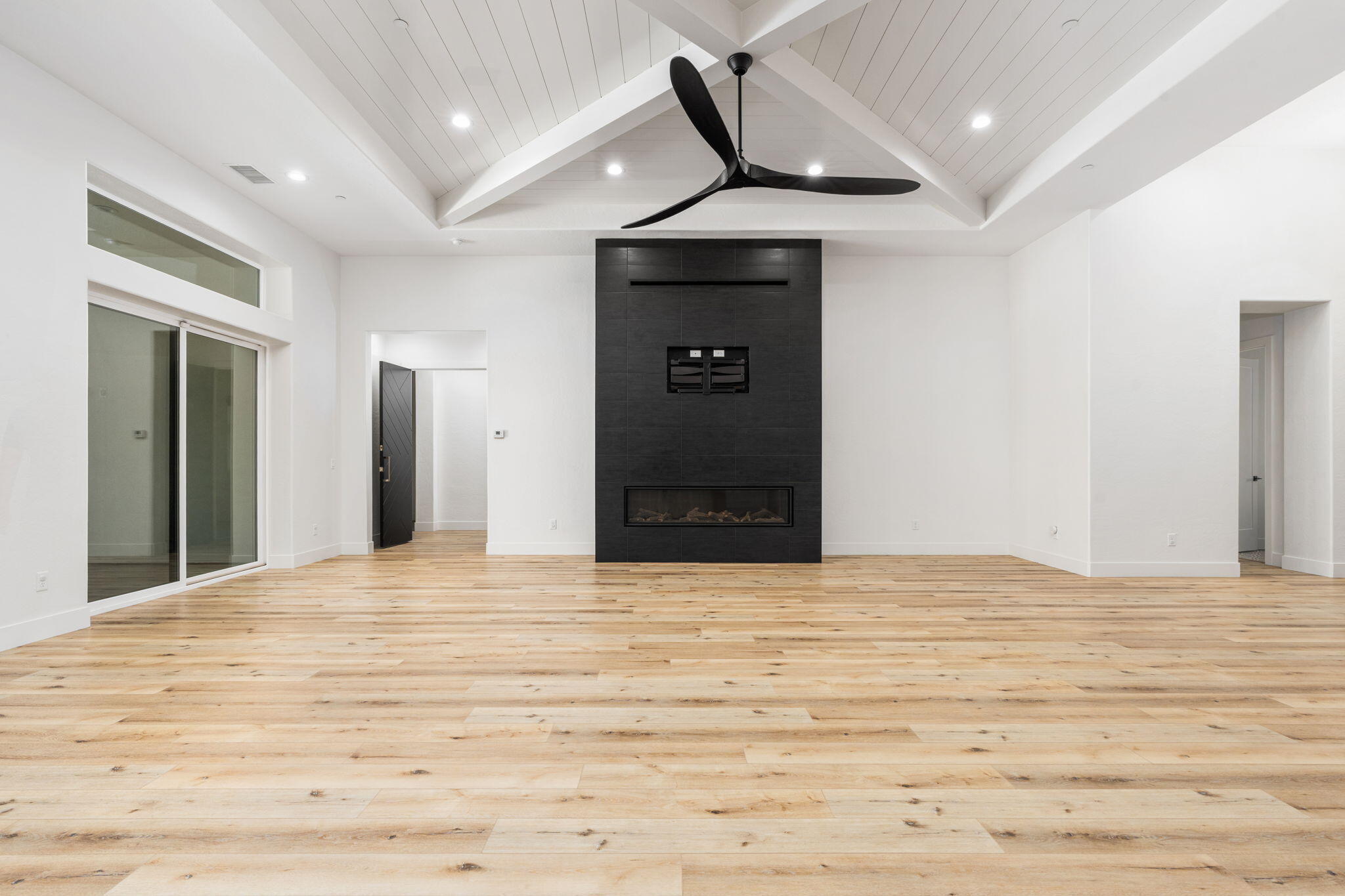 2222 Diamante Dr, Tulare, CA 93274