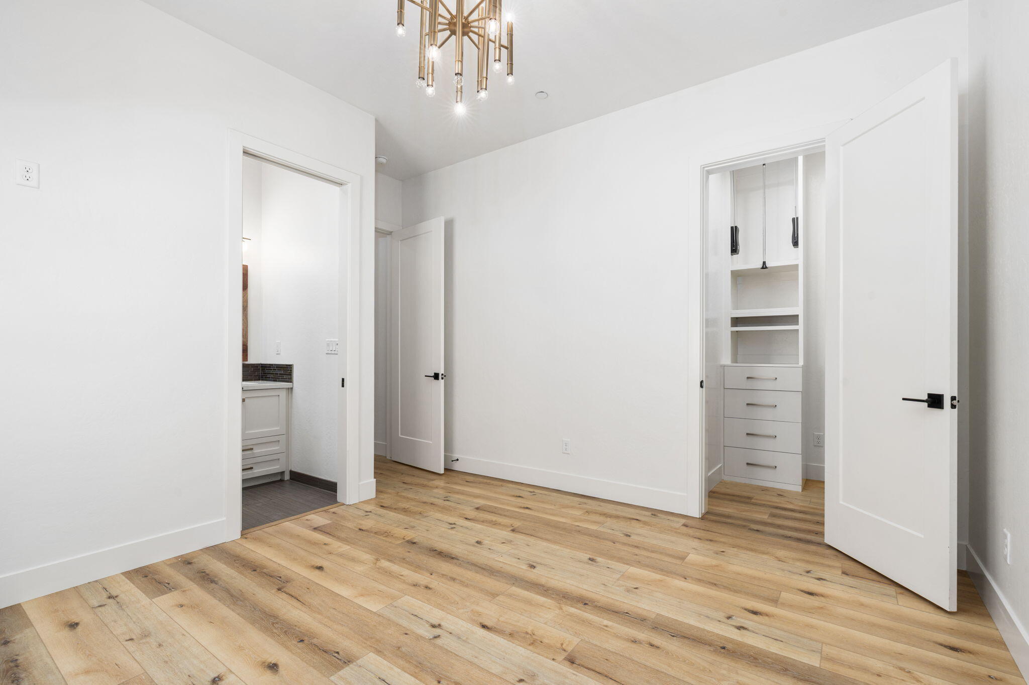 2222 Diamante Dr, Tulare, CA 93274