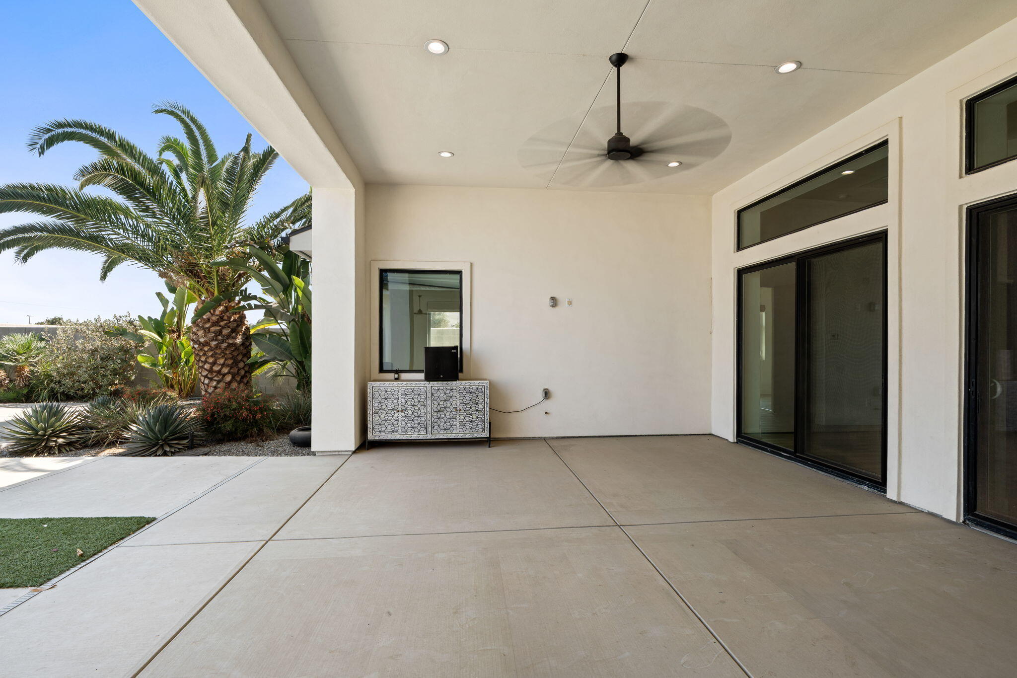 2222 Diamante Dr, Tulare, CA 93274