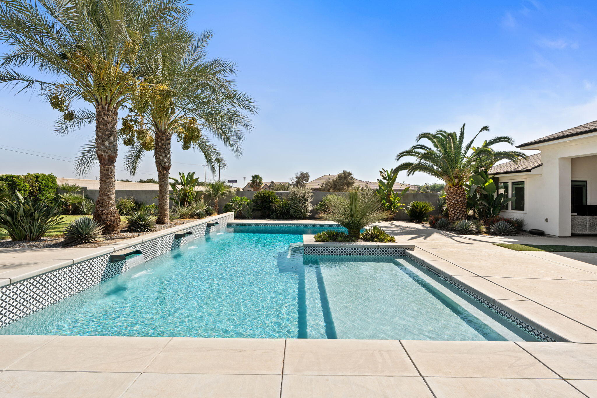 2222 Diamante Dr, Tulare, CA 93274