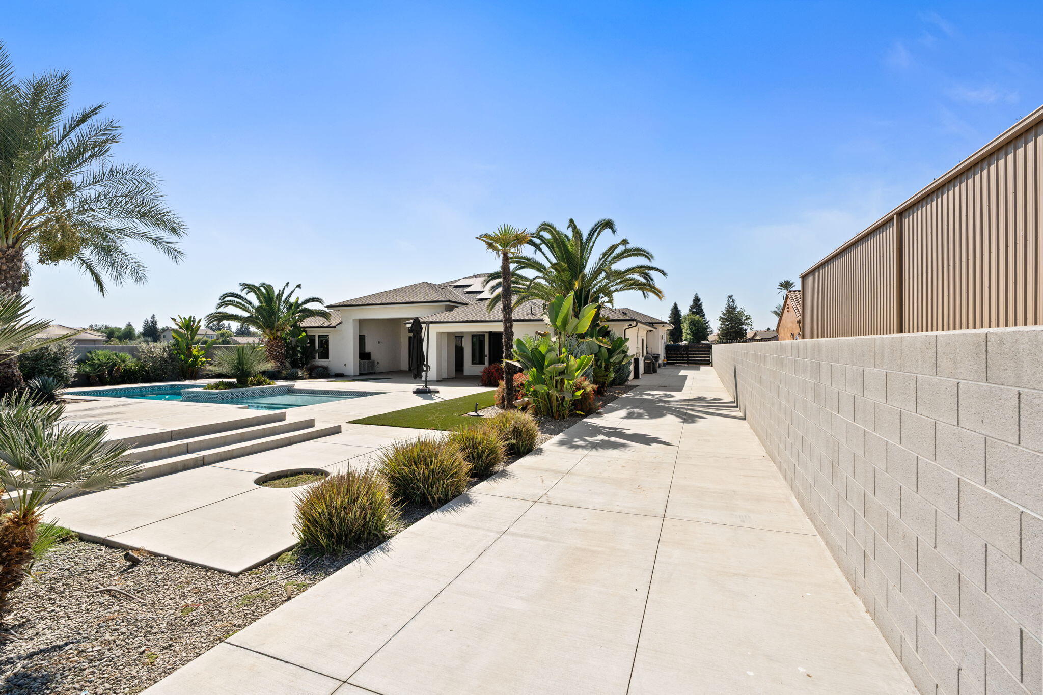 2222 Diamante Dr, Tulare, CA 93274