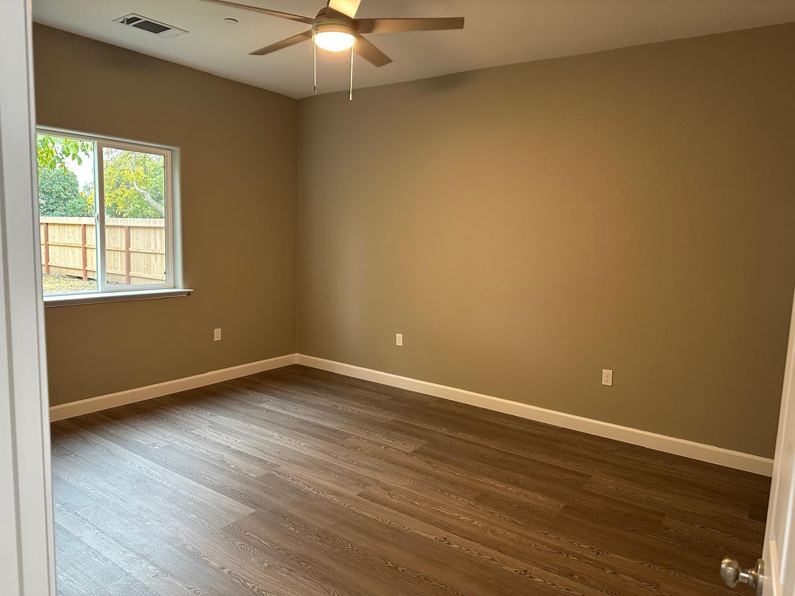 903 E Ash St, Farmersville, CA 93223