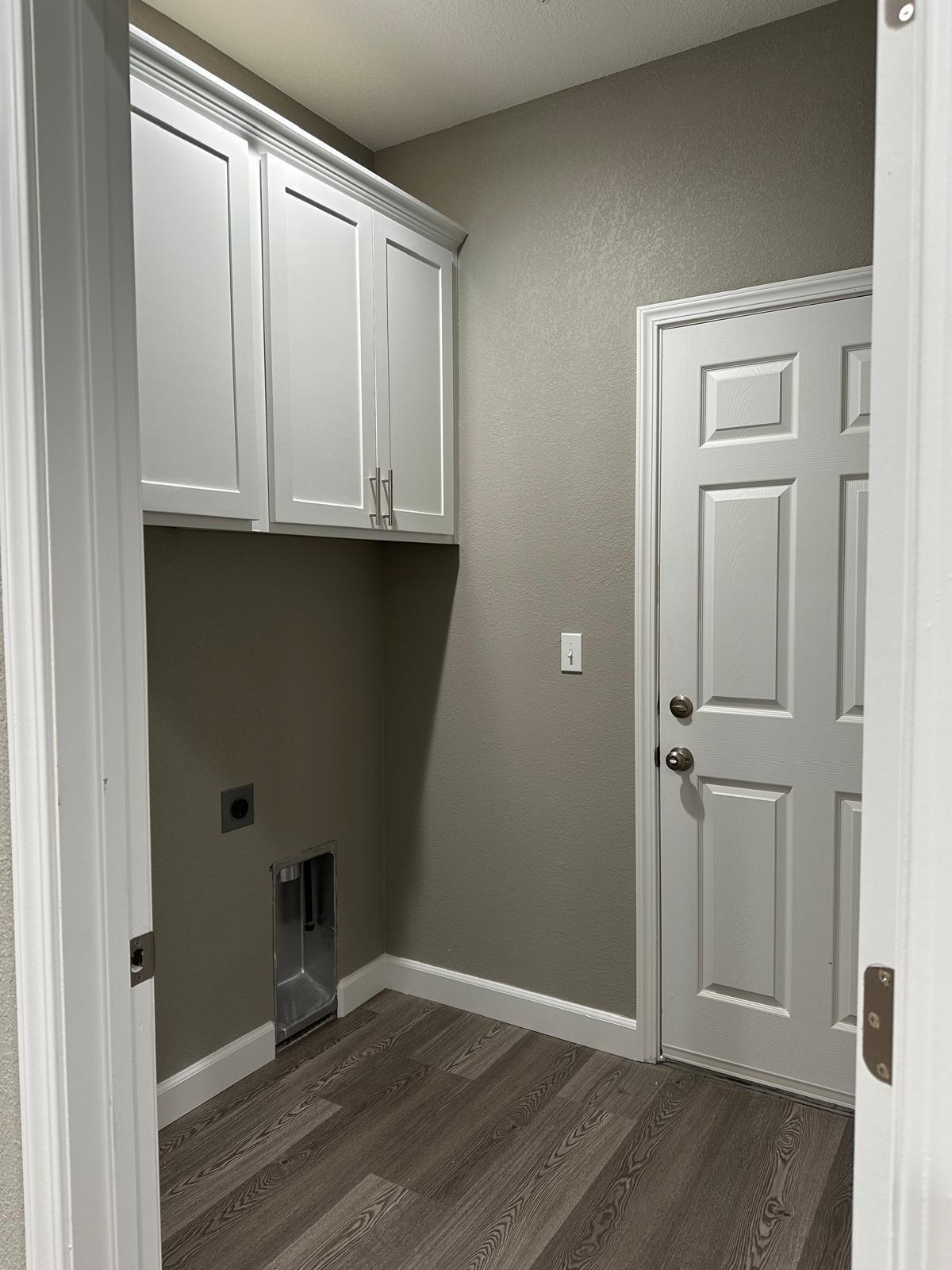 903 E Ash St, Farmersville, CA 93223