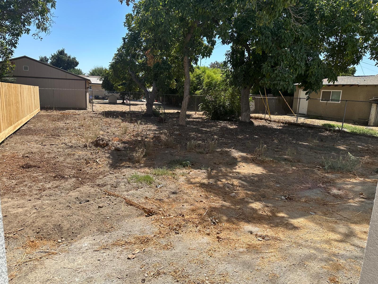 885 E Ash St, Farmersville, CA 93223