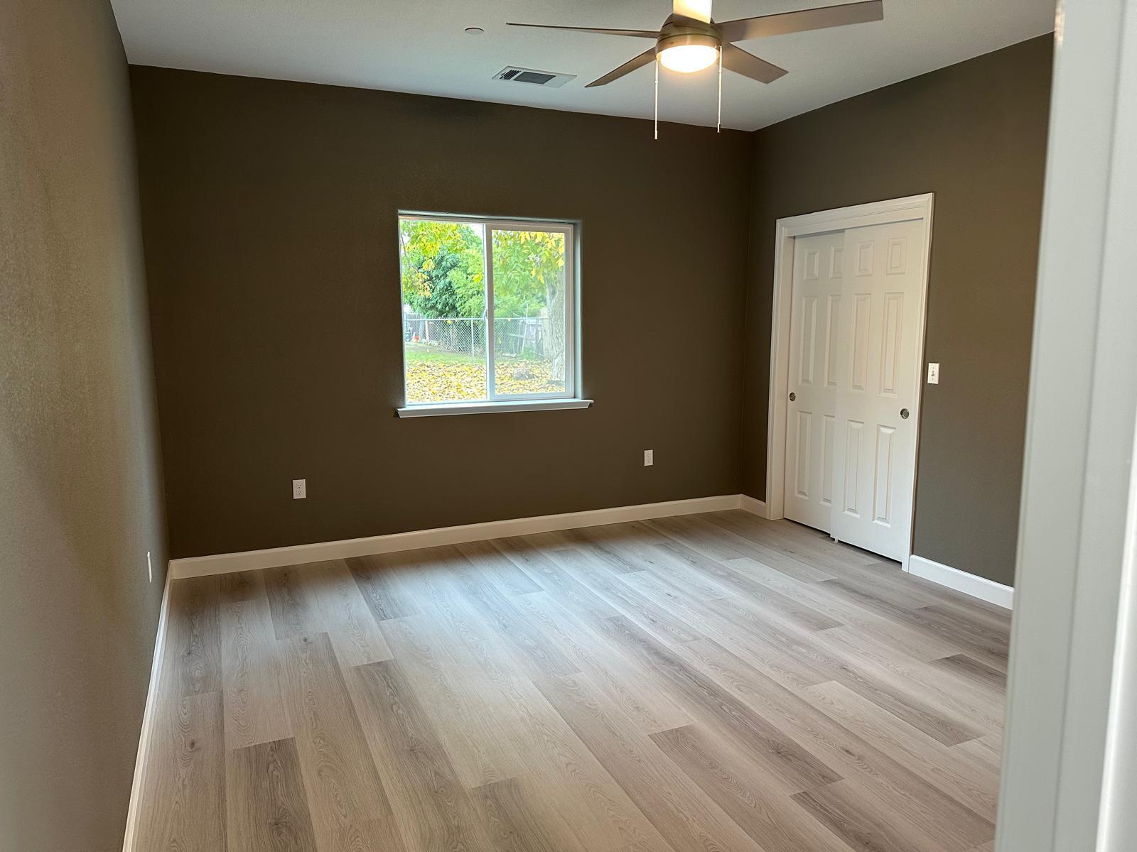 885 E Ash St, Farmersville, CA 93223