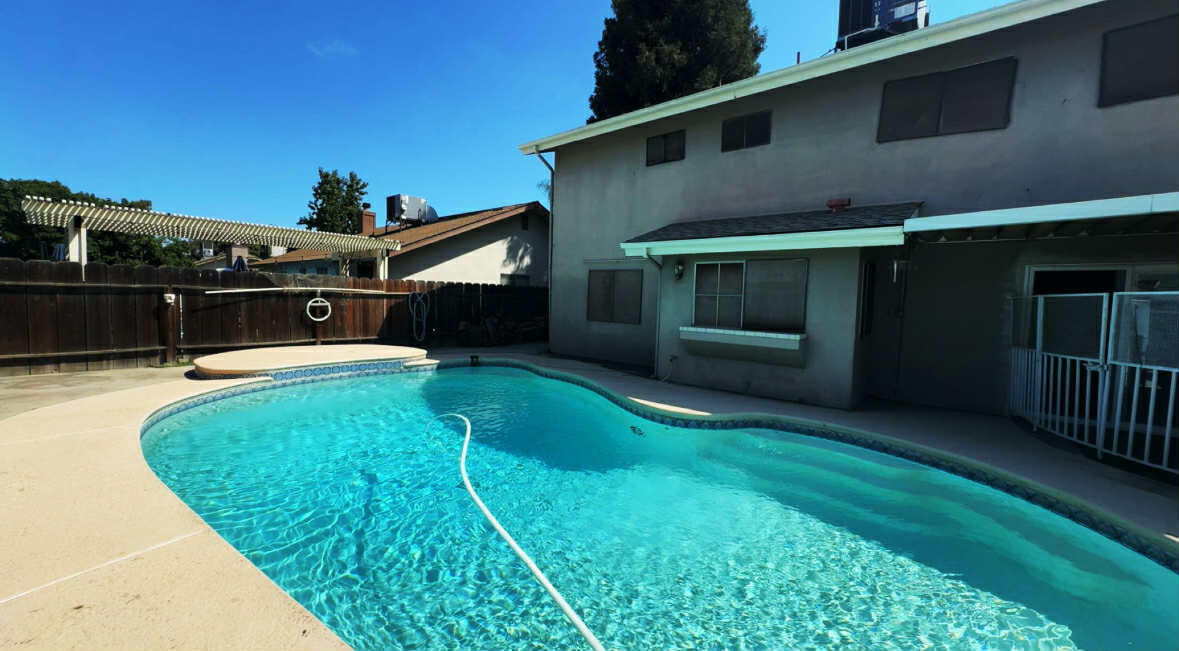 1205 Jamestown St, Tulare, CA 93274