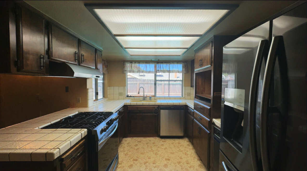 1205 Jamestown St, Tulare, CA 93274