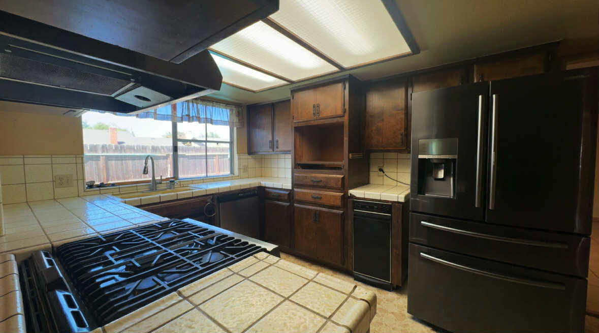 1205 Jamestown St, Tulare, CA 93274