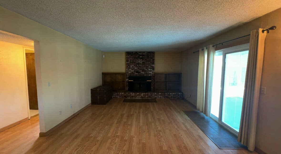 1205 Jamestown St, Tulare, CA 93274