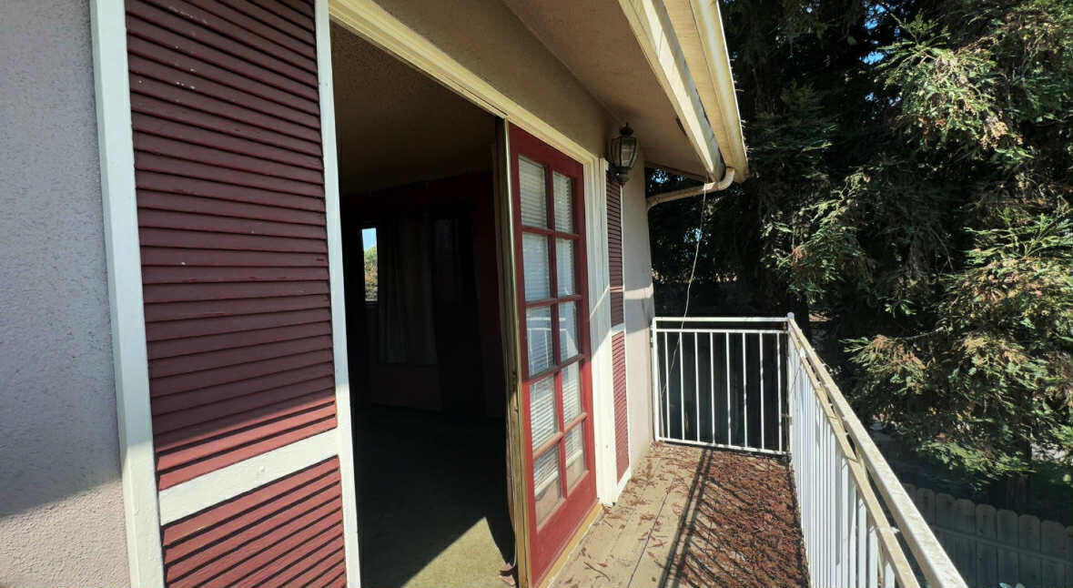 1205 Jamestown St, Tulare, CA 93274