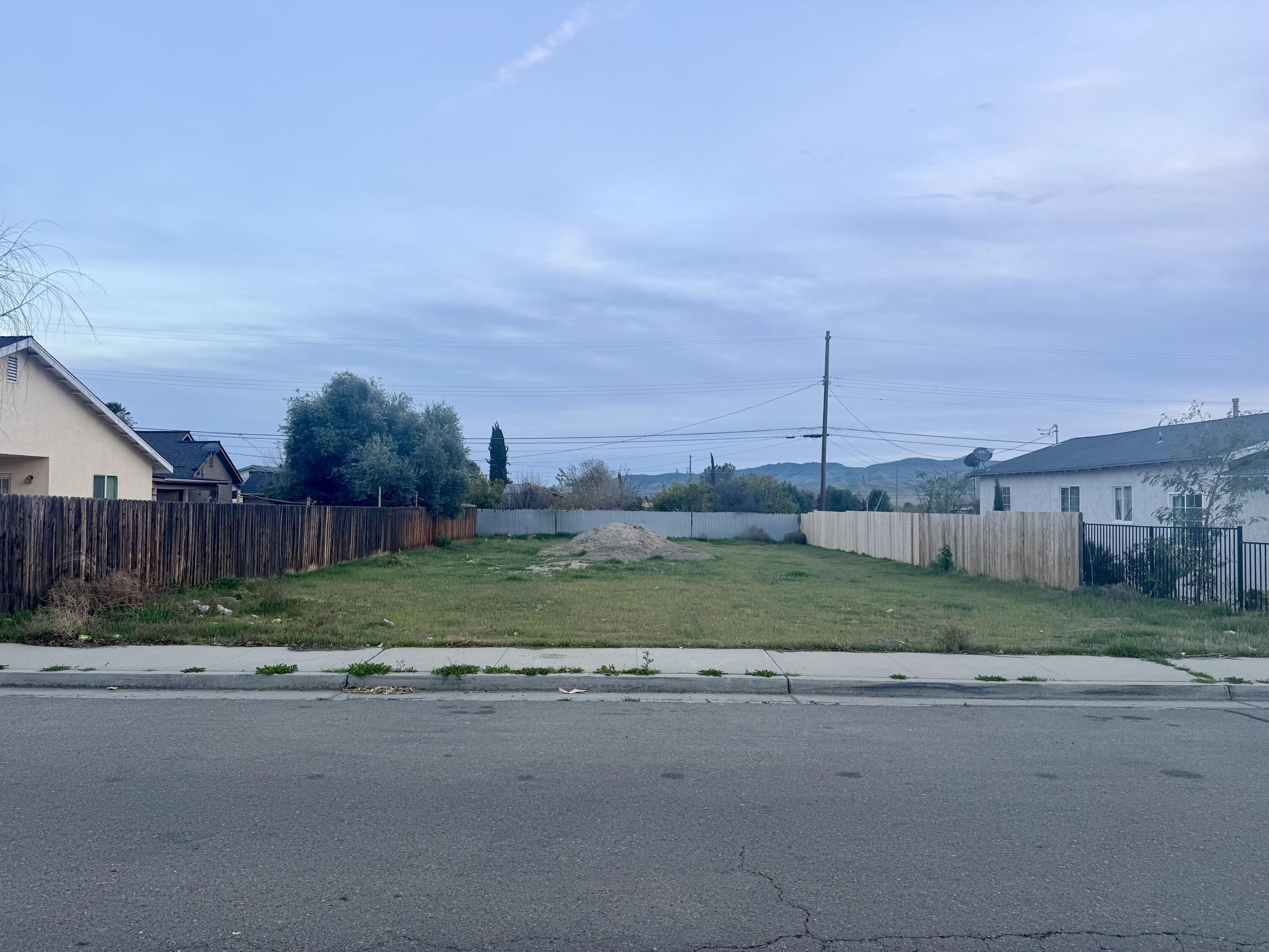 744 Shasta Ave, Avenal, CA 93204