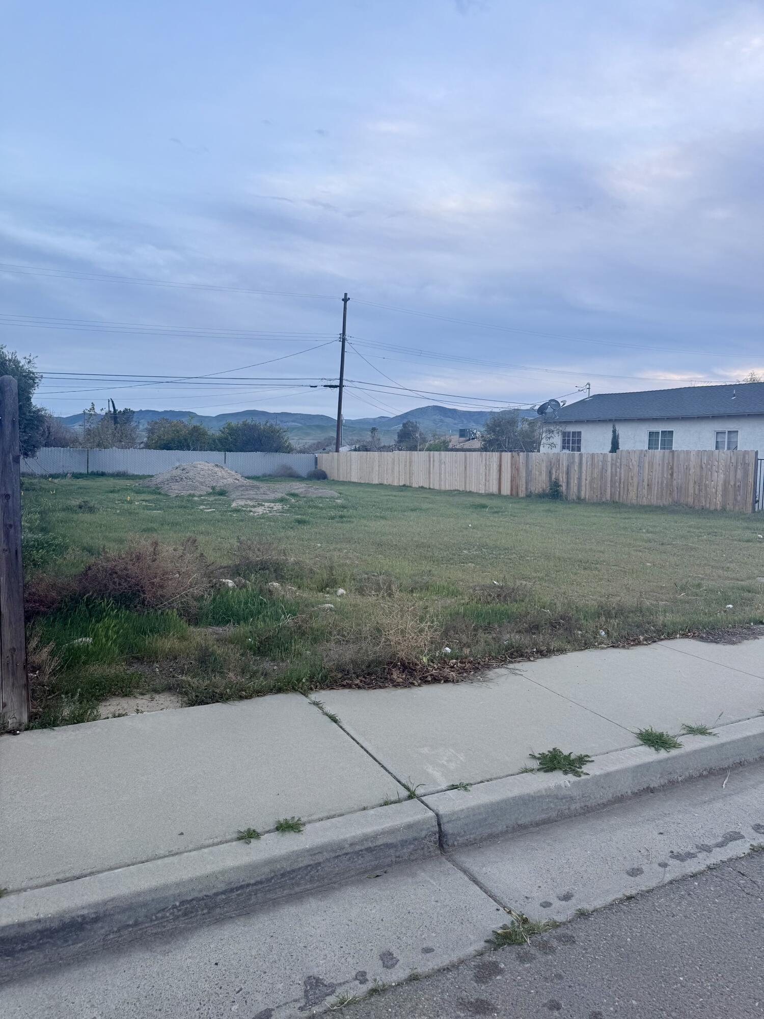 744 Shasta Ave, Avenal, CA 93204