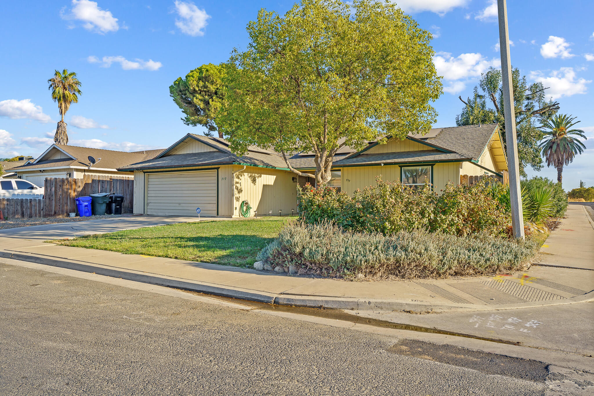 717 Sutter Ave, Porterville, CA 93257