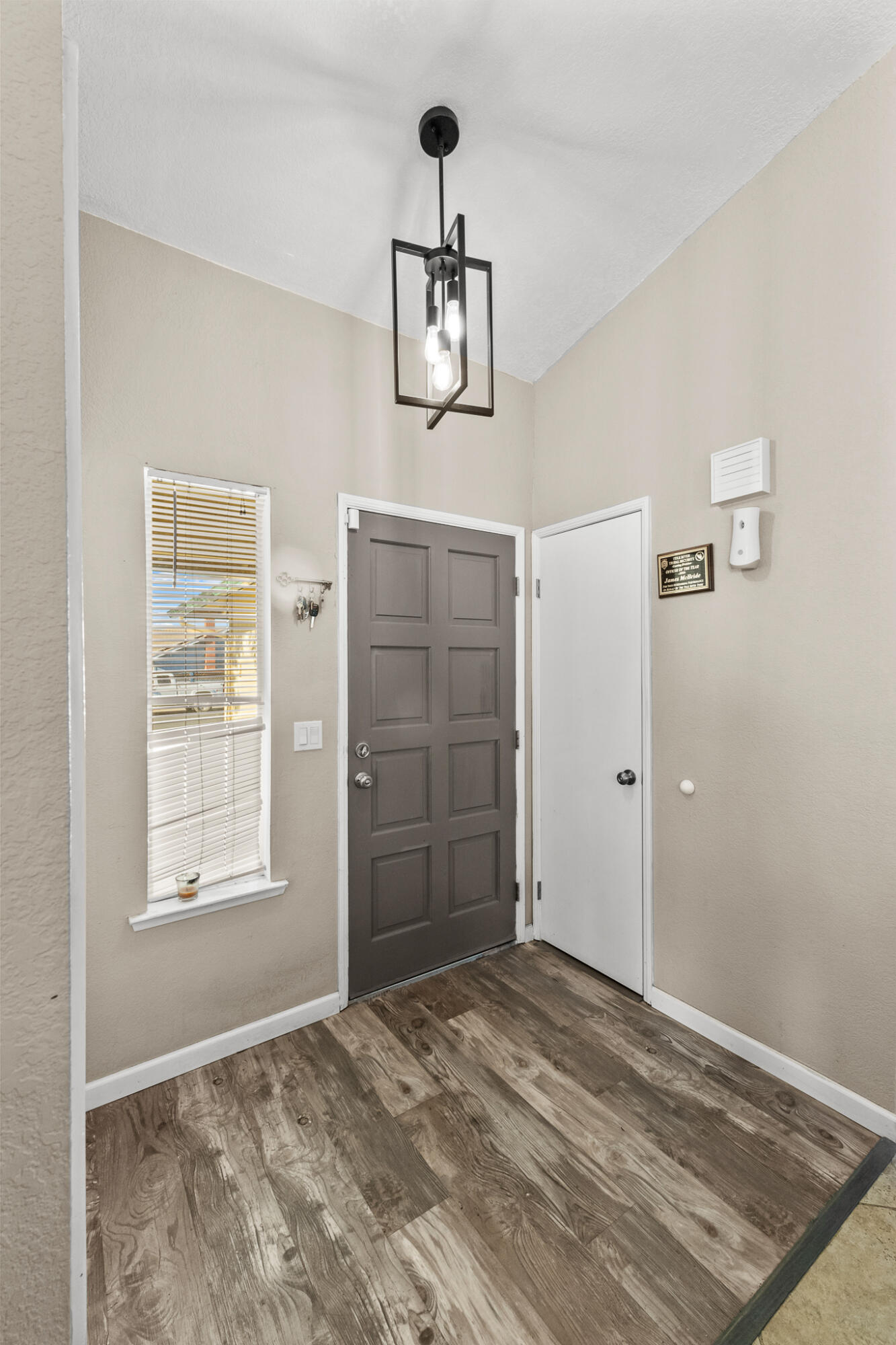 717 Sutter Ave, Porterville, CA 93257