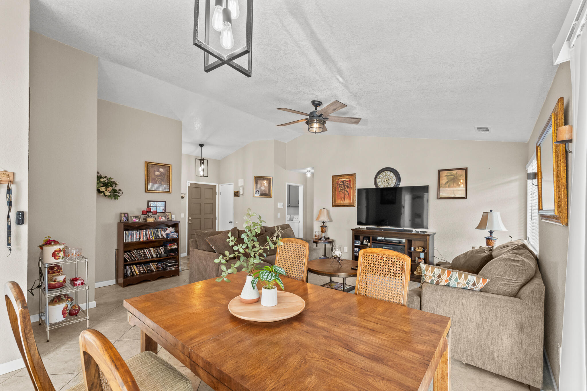 717 Sutter Ave, Porterville, CA 93257