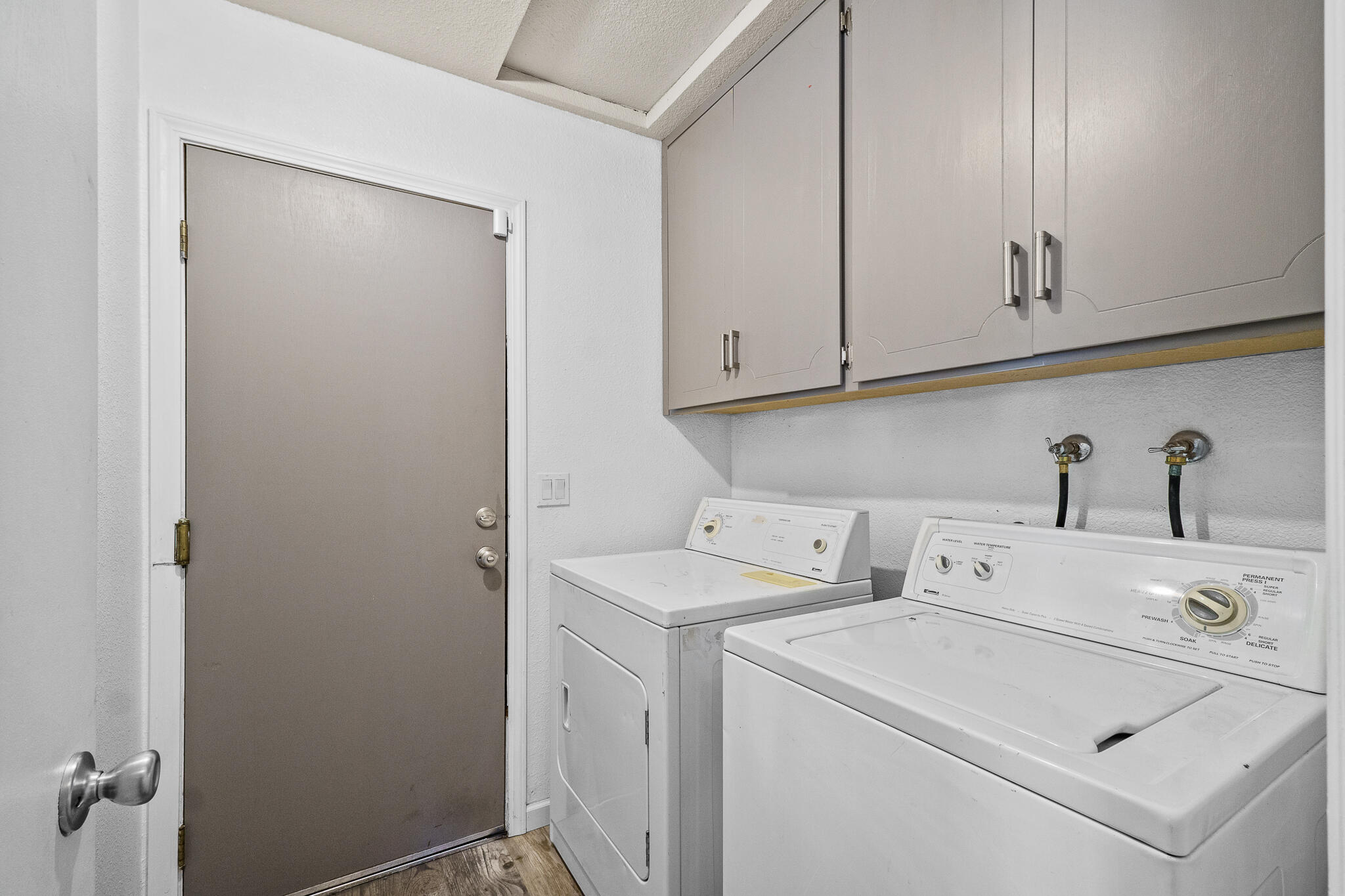 717 Sutter Ave, Porterville, CA 93257