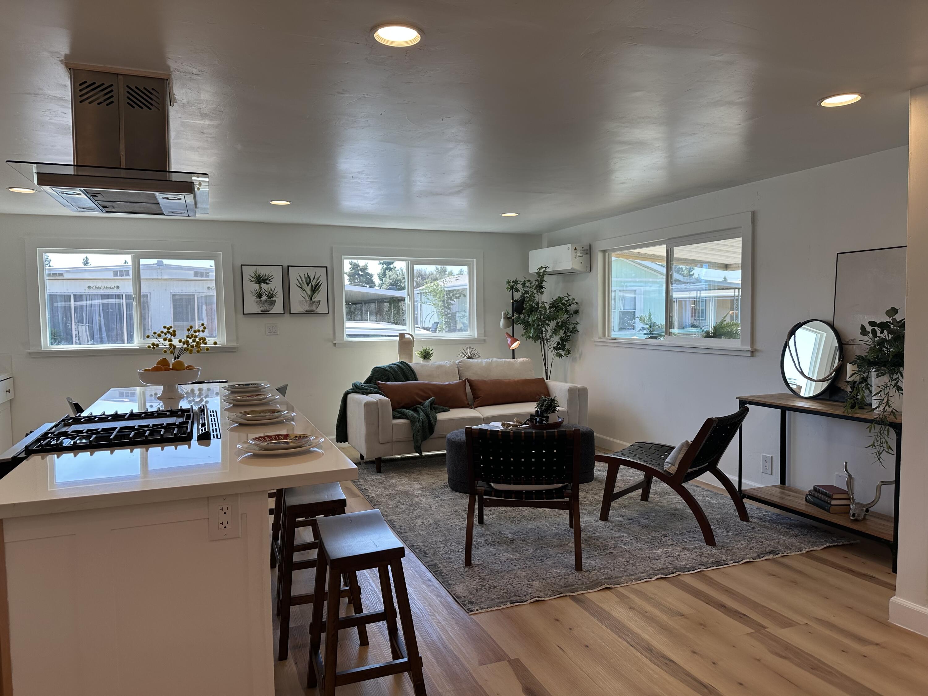 225 N Akers Rd #308, Visalia, CA 93291