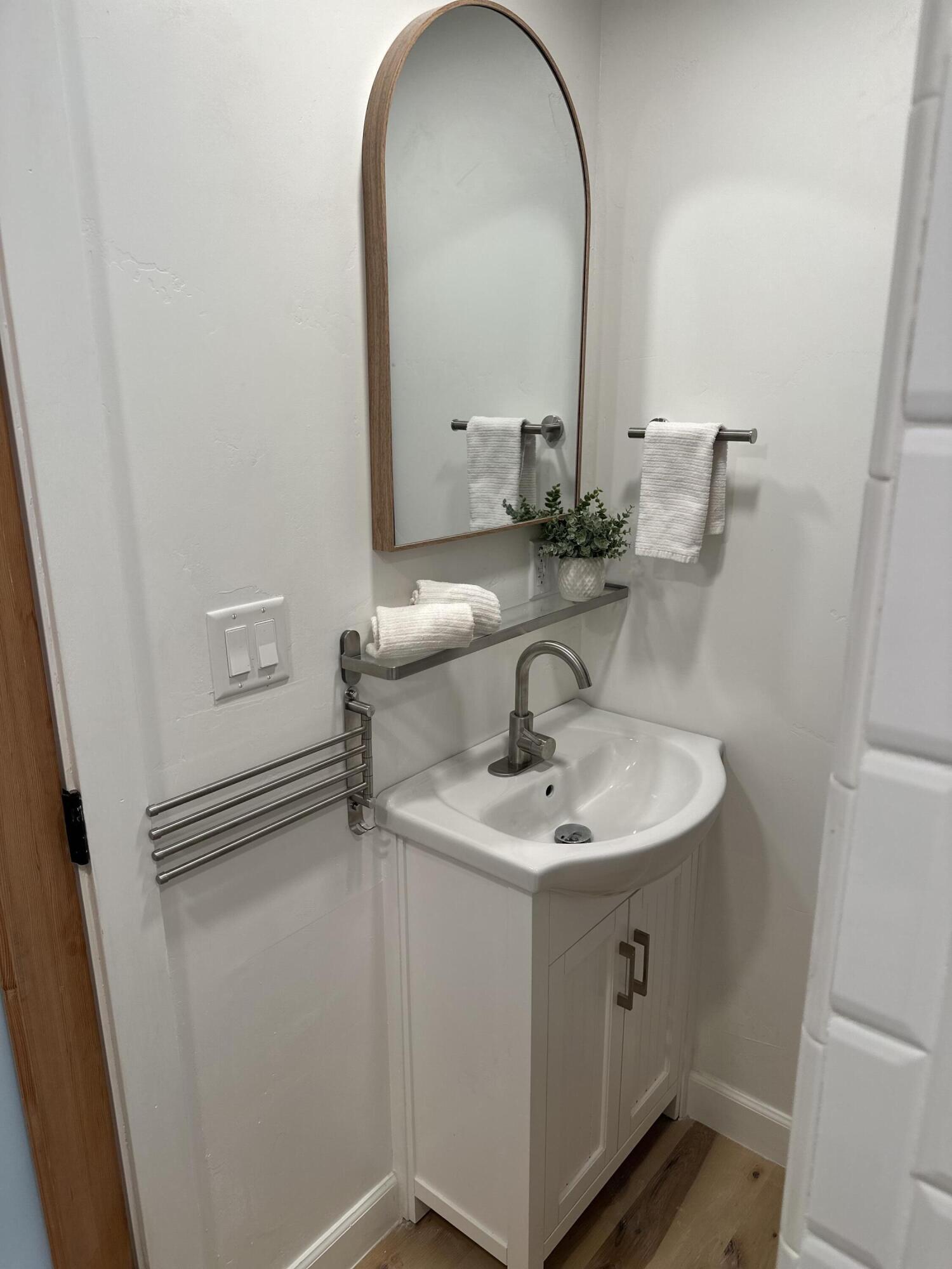 225 N Akers Rd #308, Visalia, CA 93291