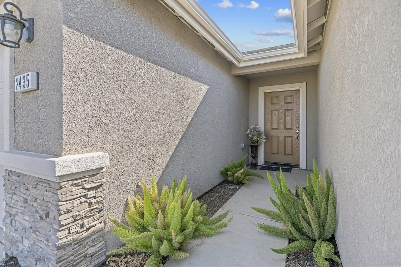 2435 Vintage Pl, Hanford, CA 93230