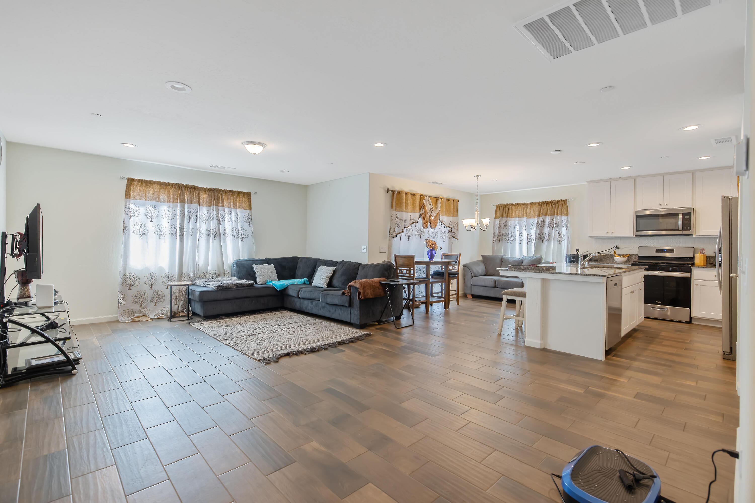 2435 Vintage Pl, Hanford, CA 93230