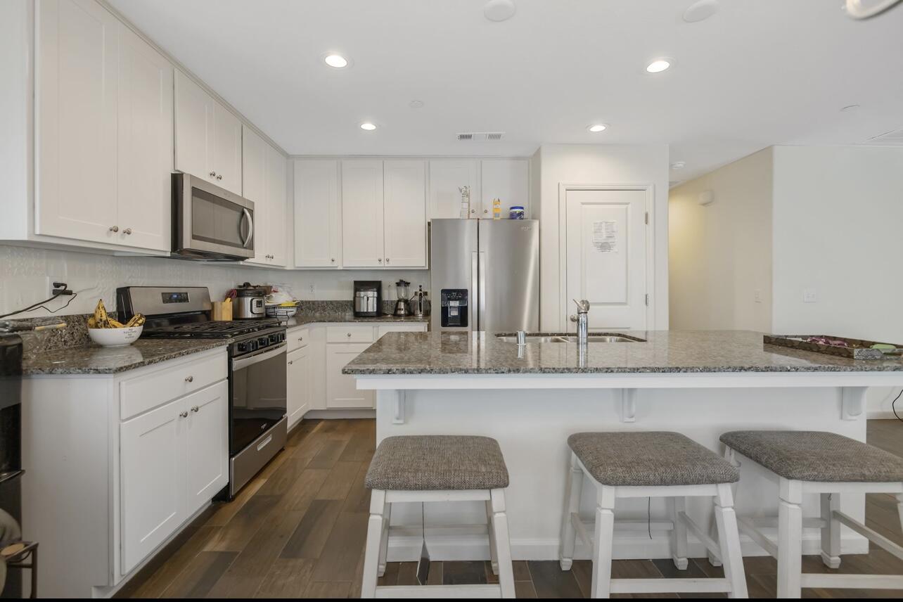 2435 Vintage Pl, Hanford, CA 93230