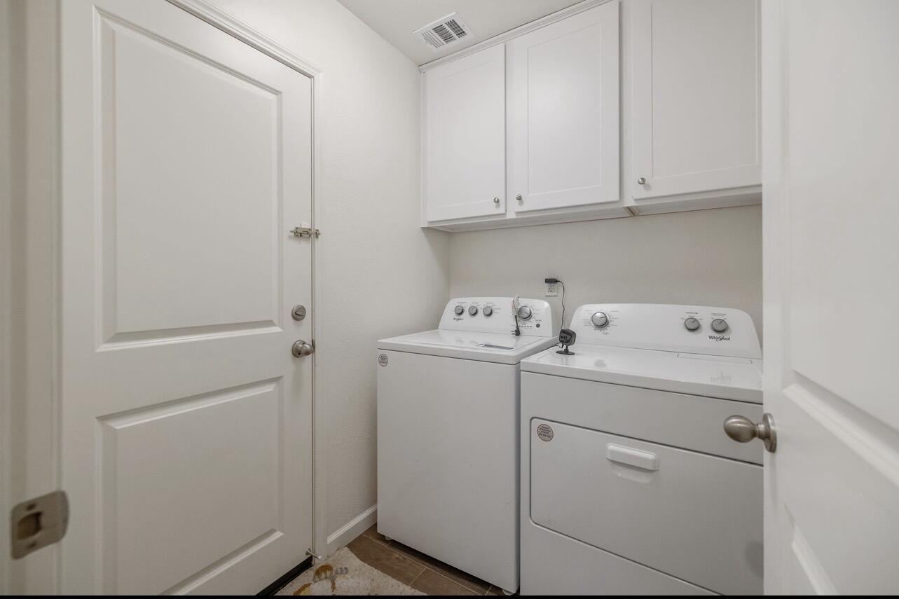 2435 Vintage Pl, Hanford, CA 93230