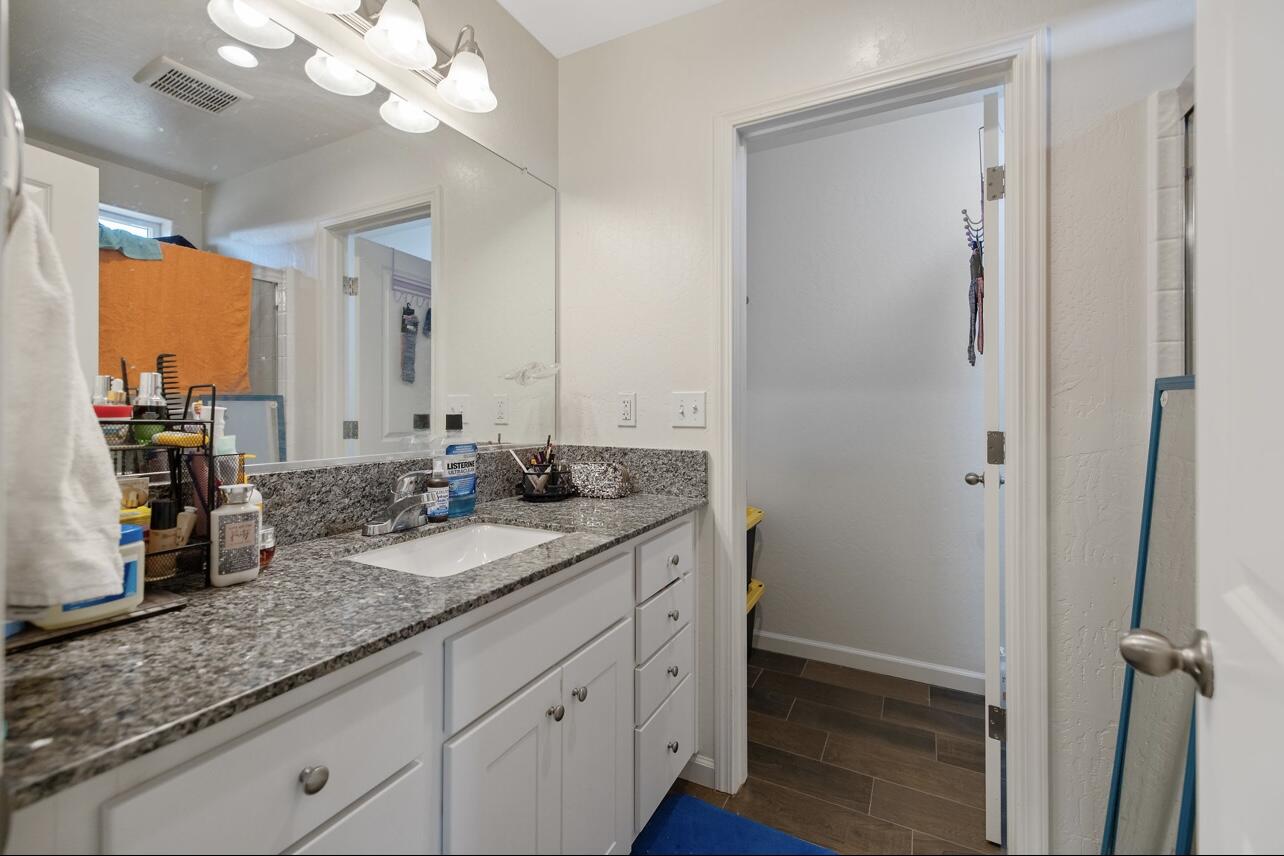 2435 Vintage Pl, Hanford, CA 93230