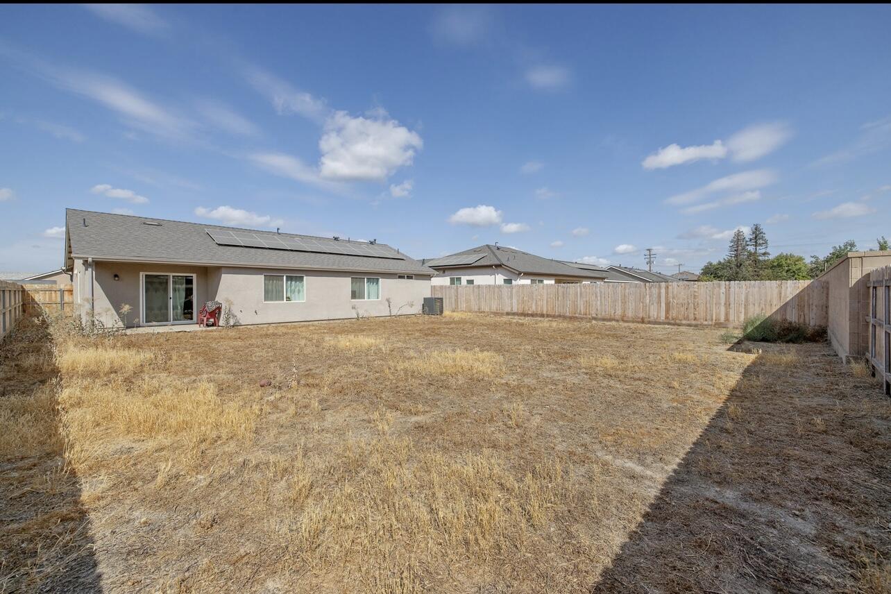 2435 Vintage Pl, Hanford, CA 93230