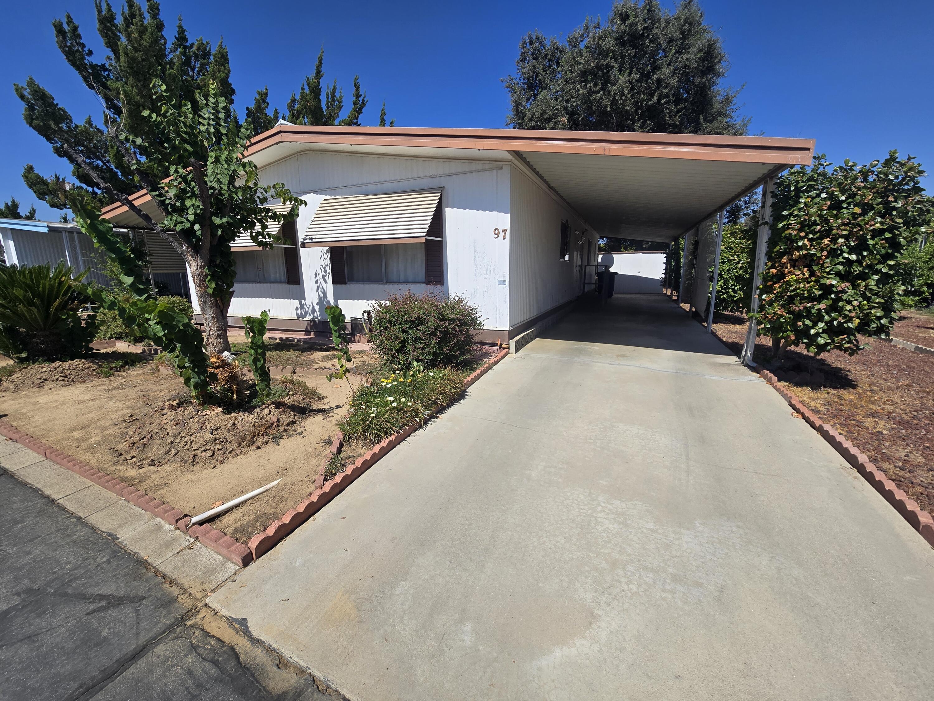 1300 W Olson Ave #97, Reedley, CA 93654