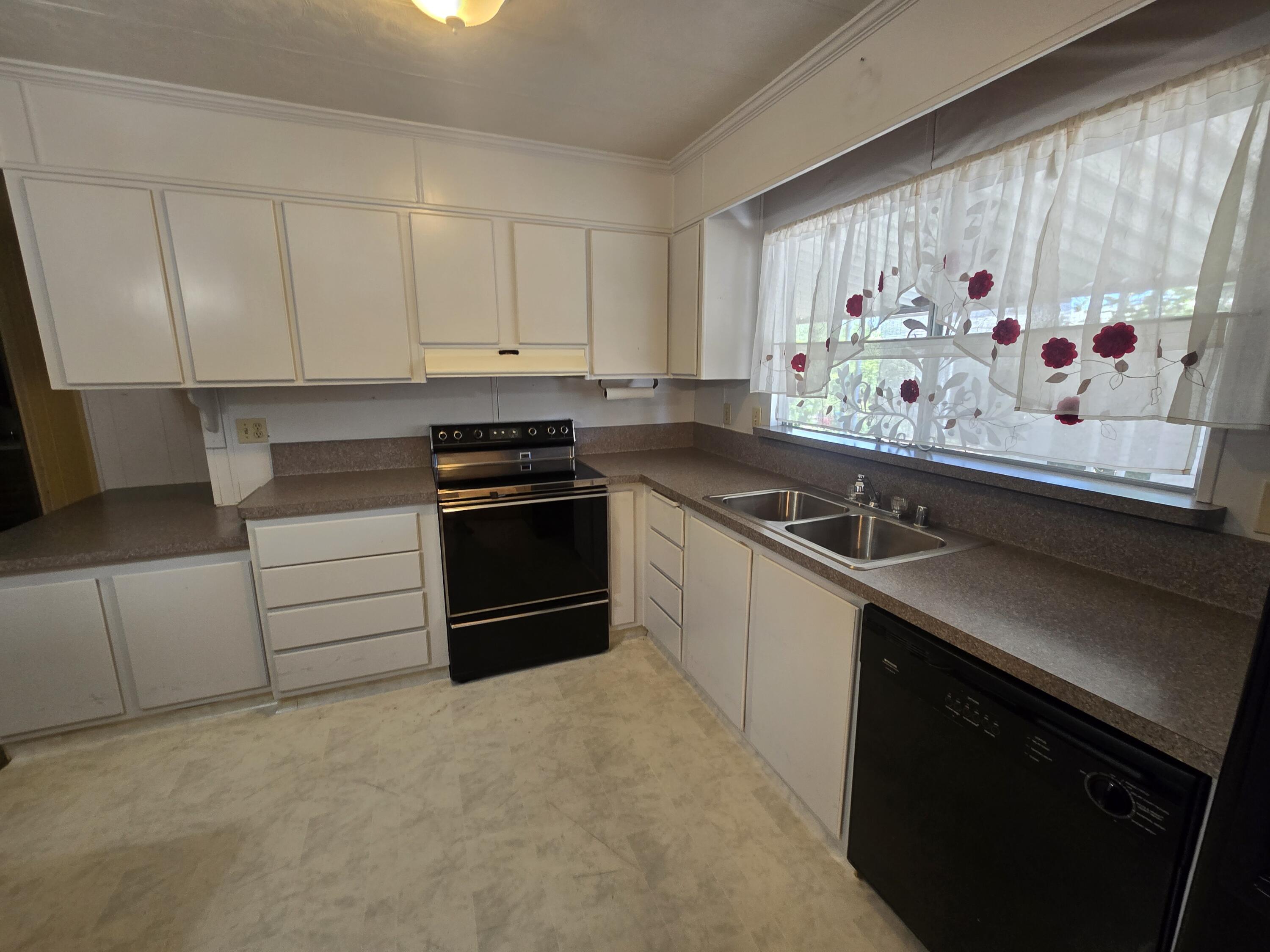 1300 W Olson Ave #97, Reedley, CA 93654