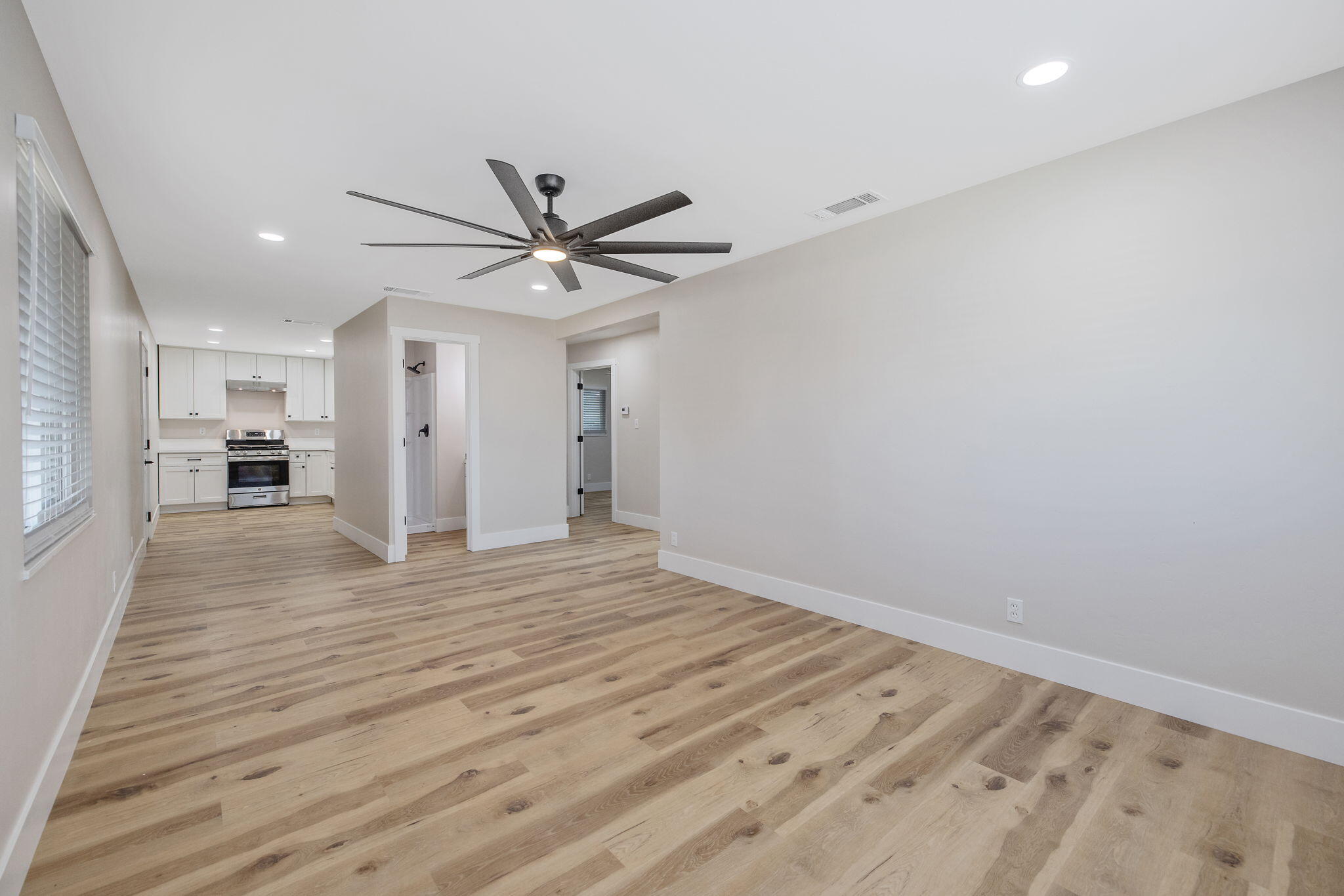 17 G St, Lemoore, CA 93245