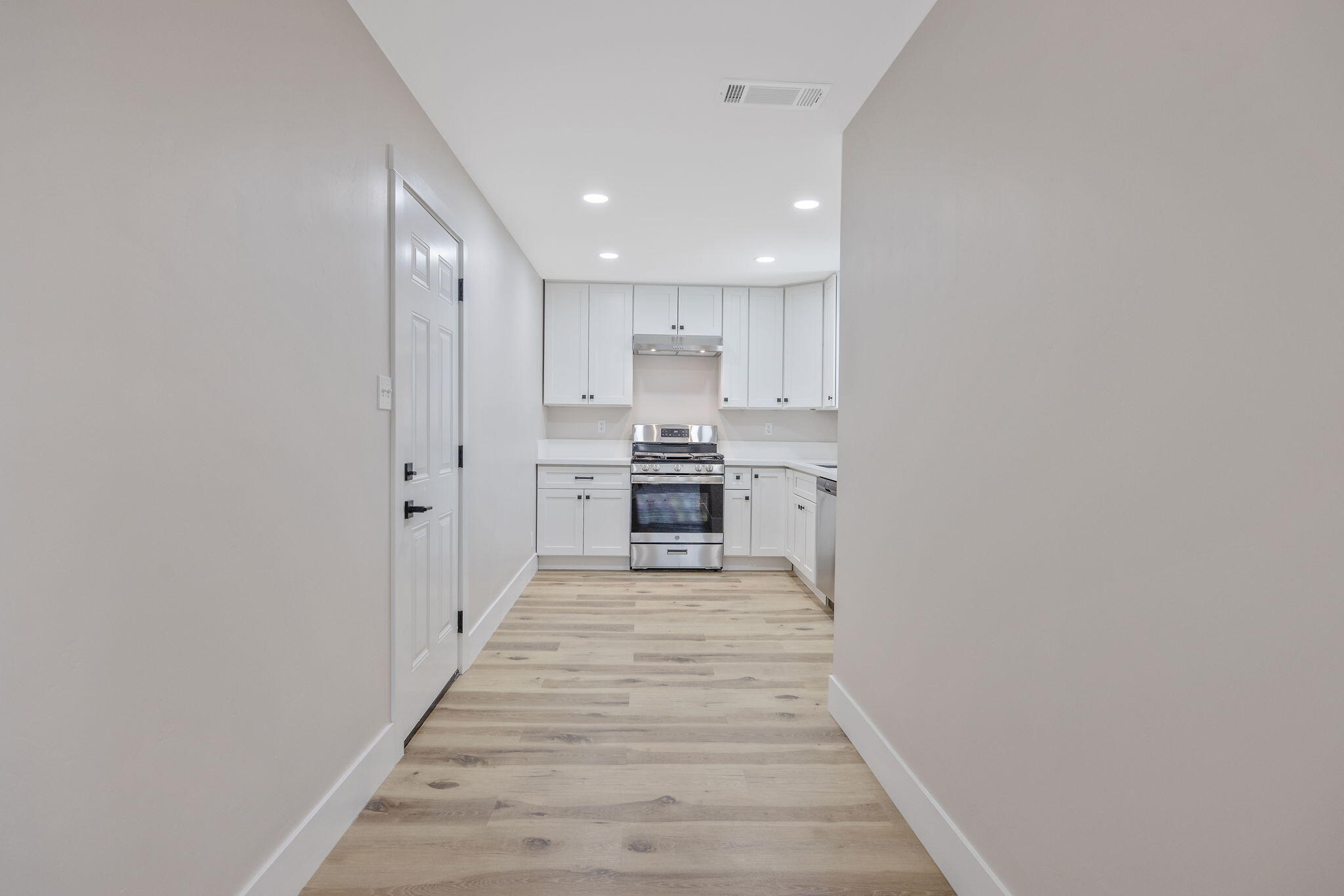 17 G St, Lemoore, CA 93245