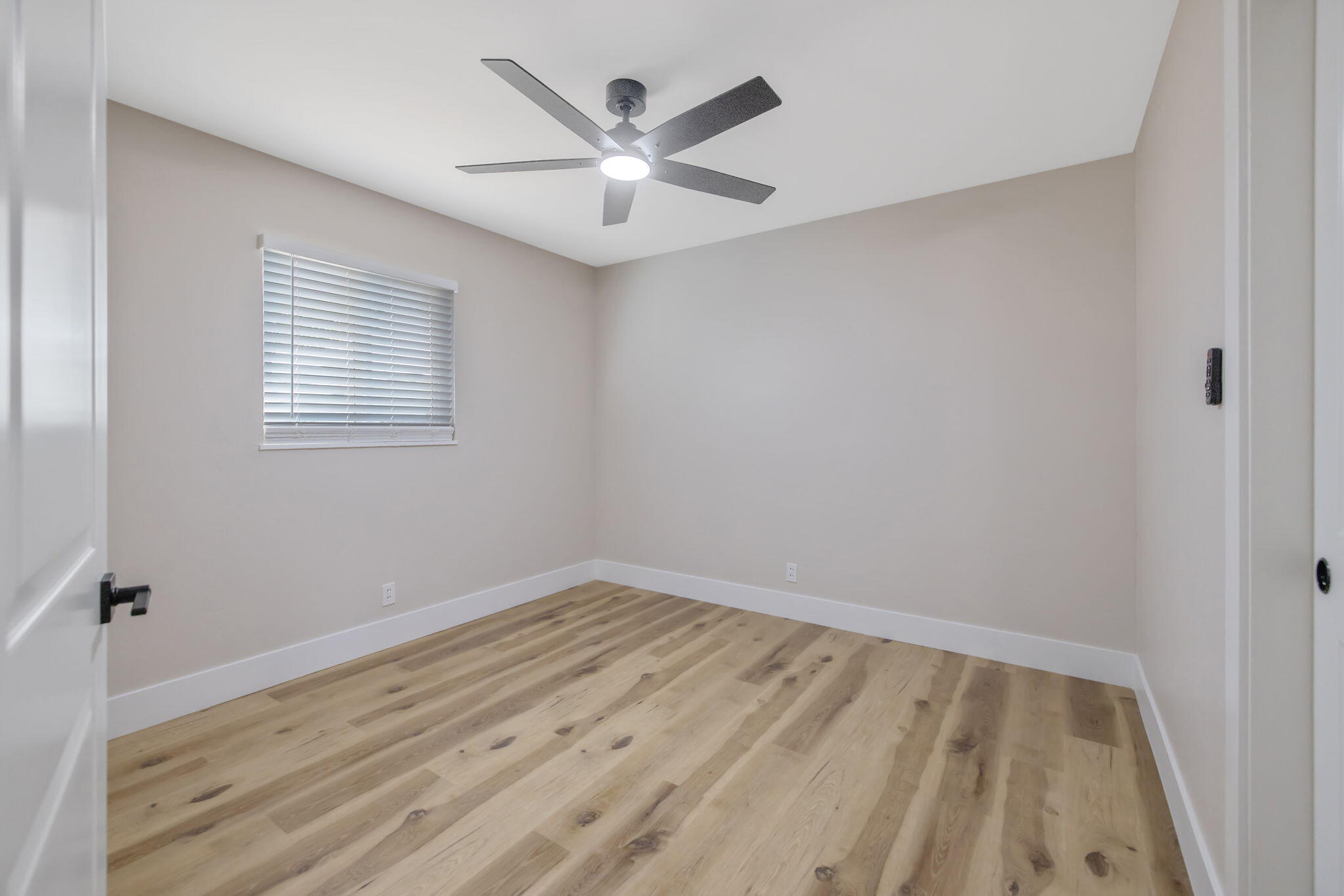 17 G St, Lemoore, CA 93245